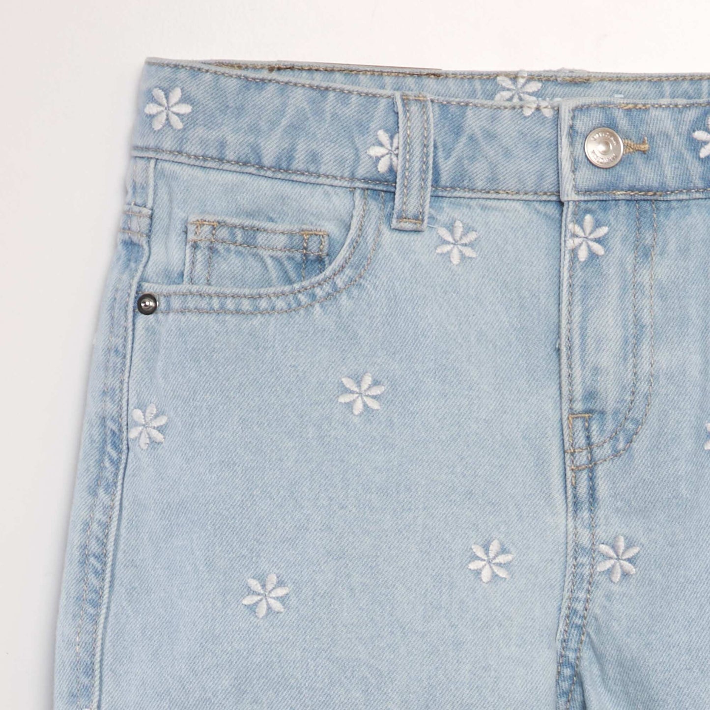 Short en jean broderies Fleurs blanches