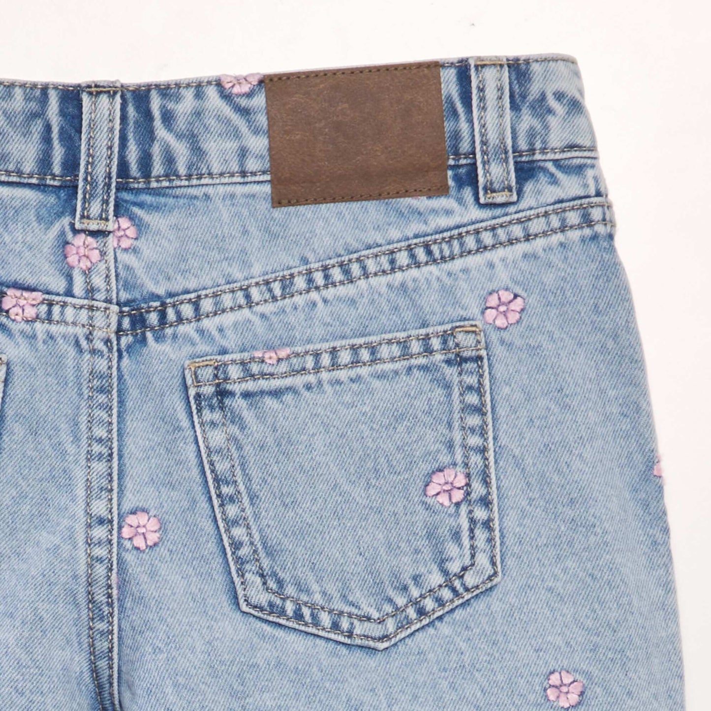 Short en jean broderies Fleurs roses