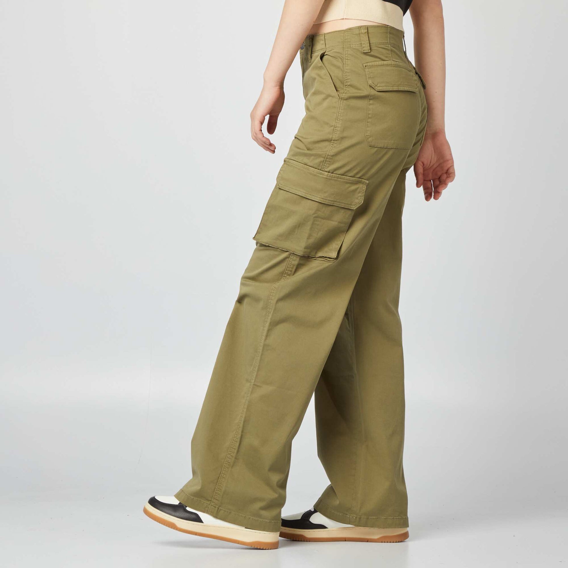 Pantalon large avec poches sur les c t s Kaki