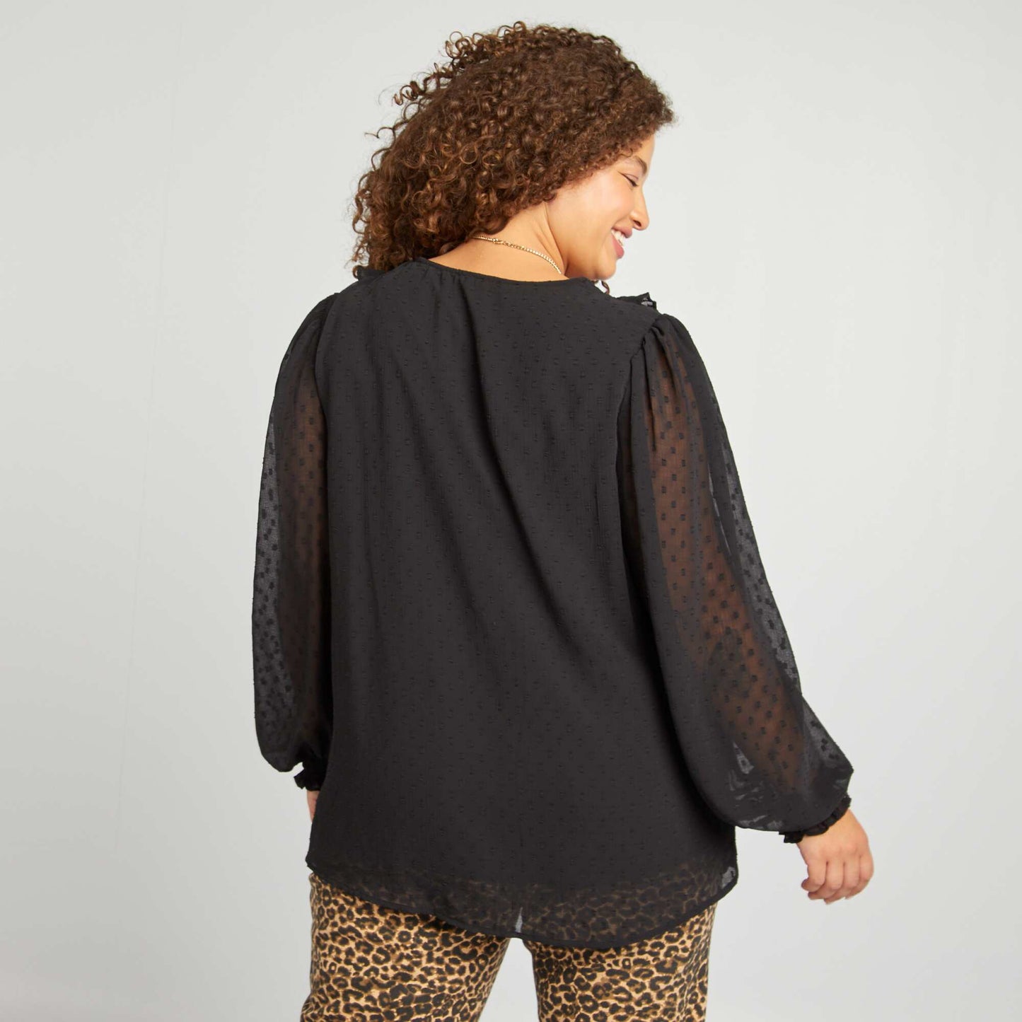 Blouse en plumetis et volant e noir