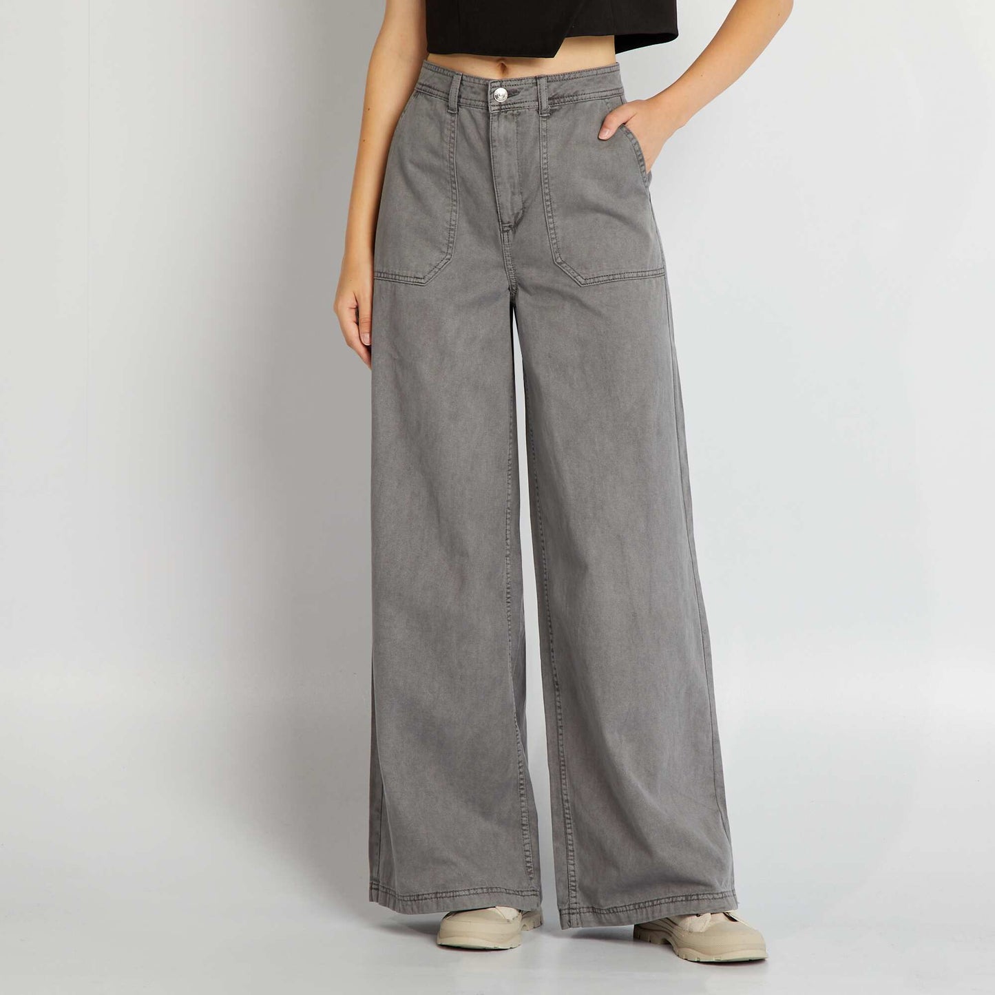 Pantalon large avec grandes poches Gris