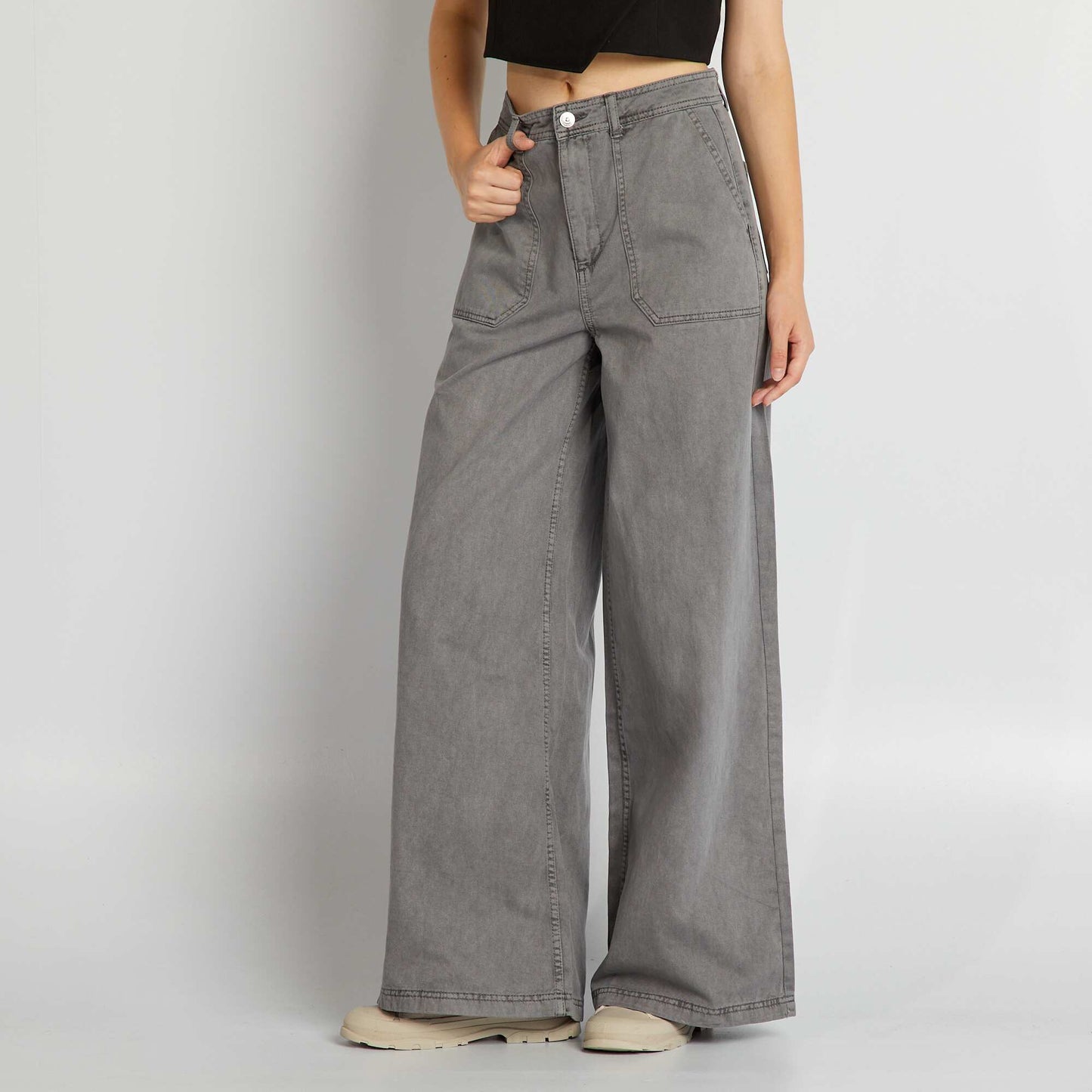 Pantalon large avec grandes poches Gris