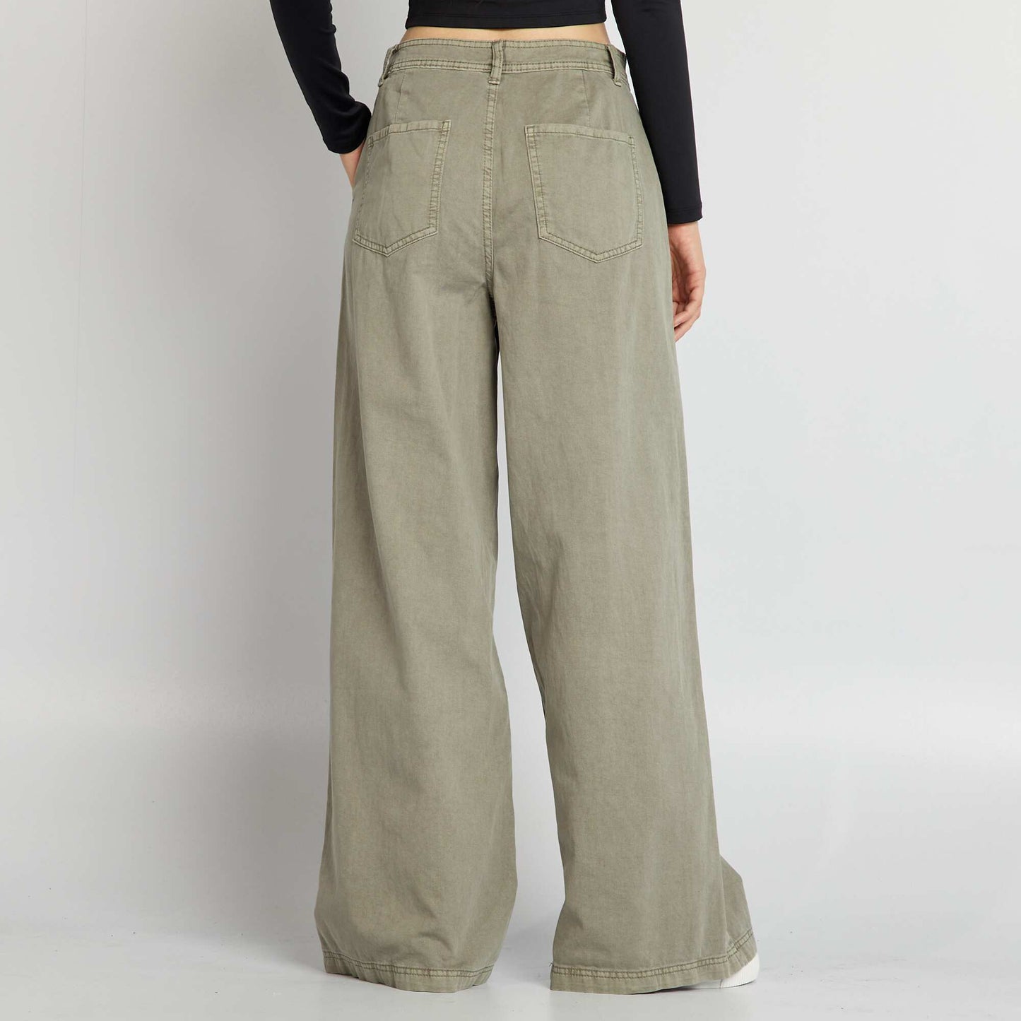 Pantalon large avec grandes poches Kaki