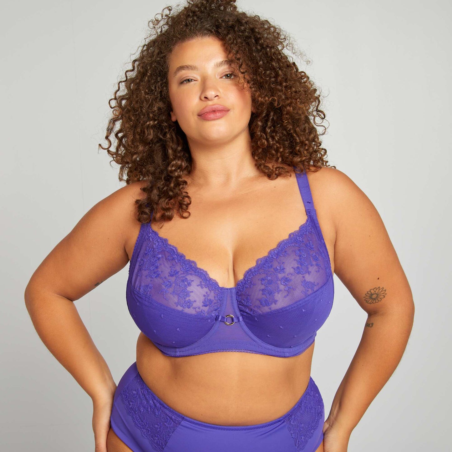 Soutien-gorge emboitant en dentelle transparente Violet