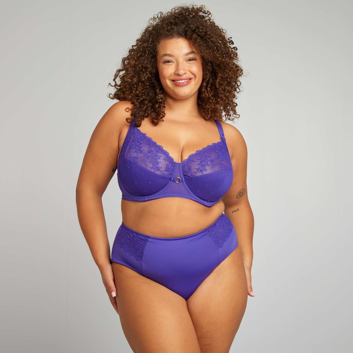 Soutien-gorge emboitant en dentelle transparente Violet