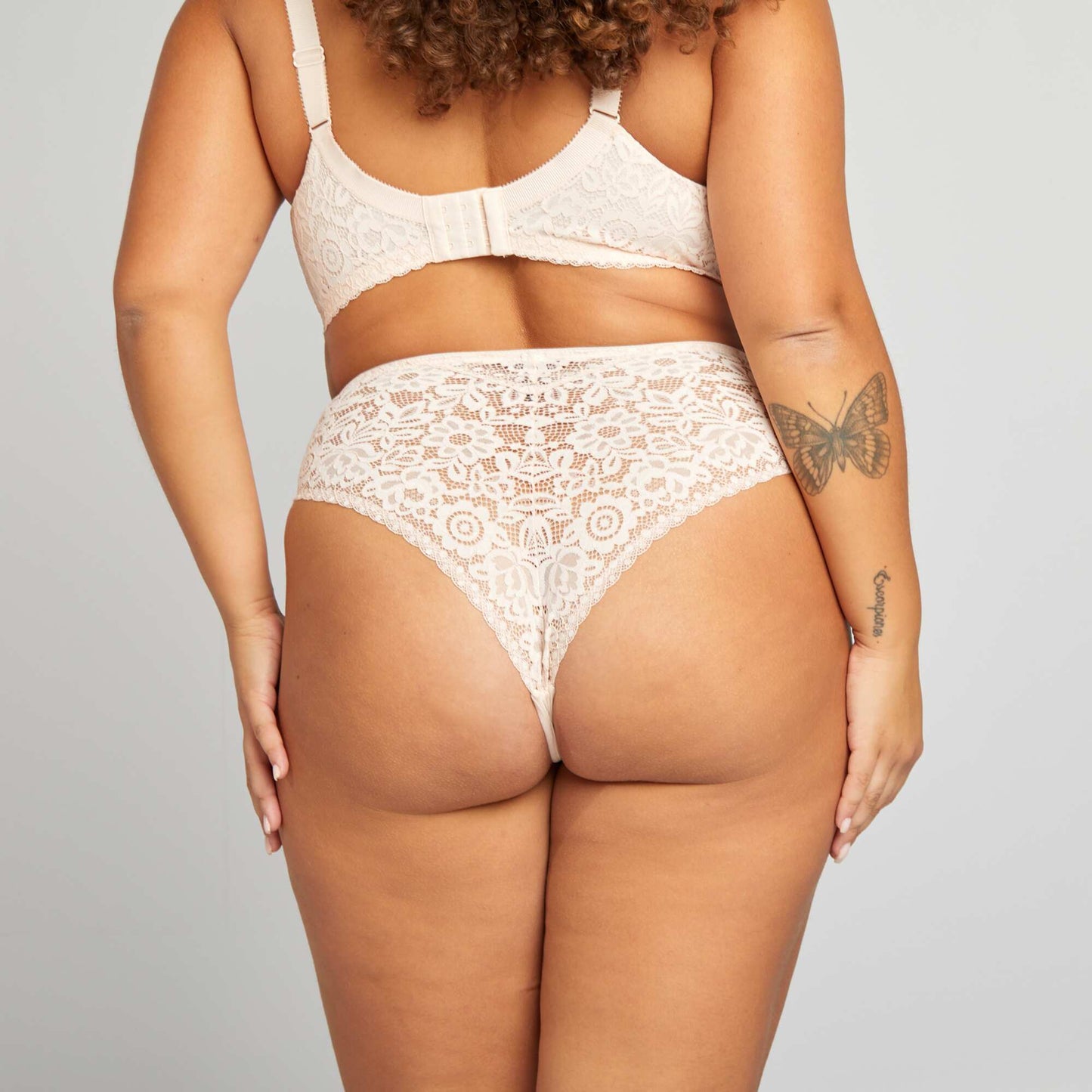 Tanga en dentelle fleurie Rose poudr