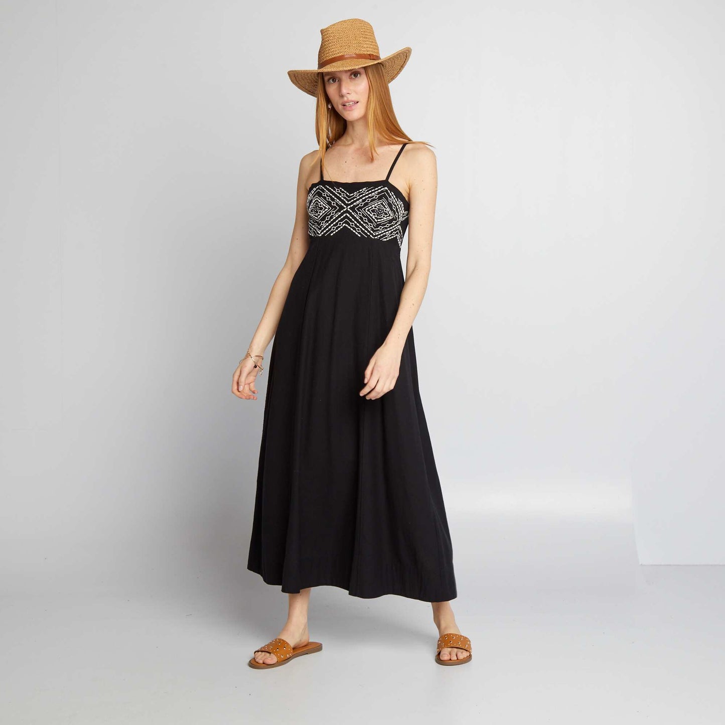 Robe en lin mélangé avec broderies noir