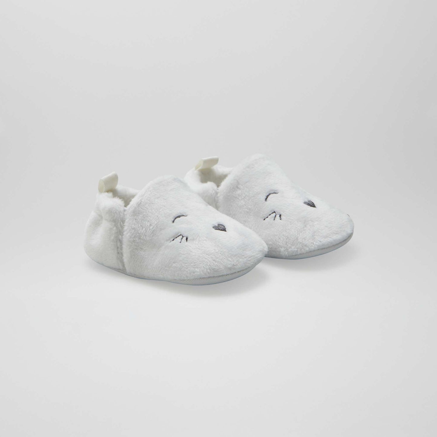 Chaussons en velours blanc