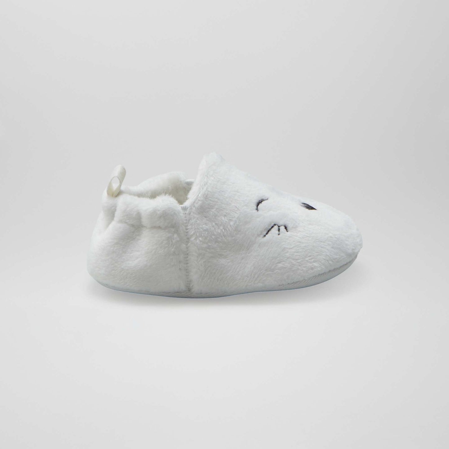 Chaussons en velours blanc