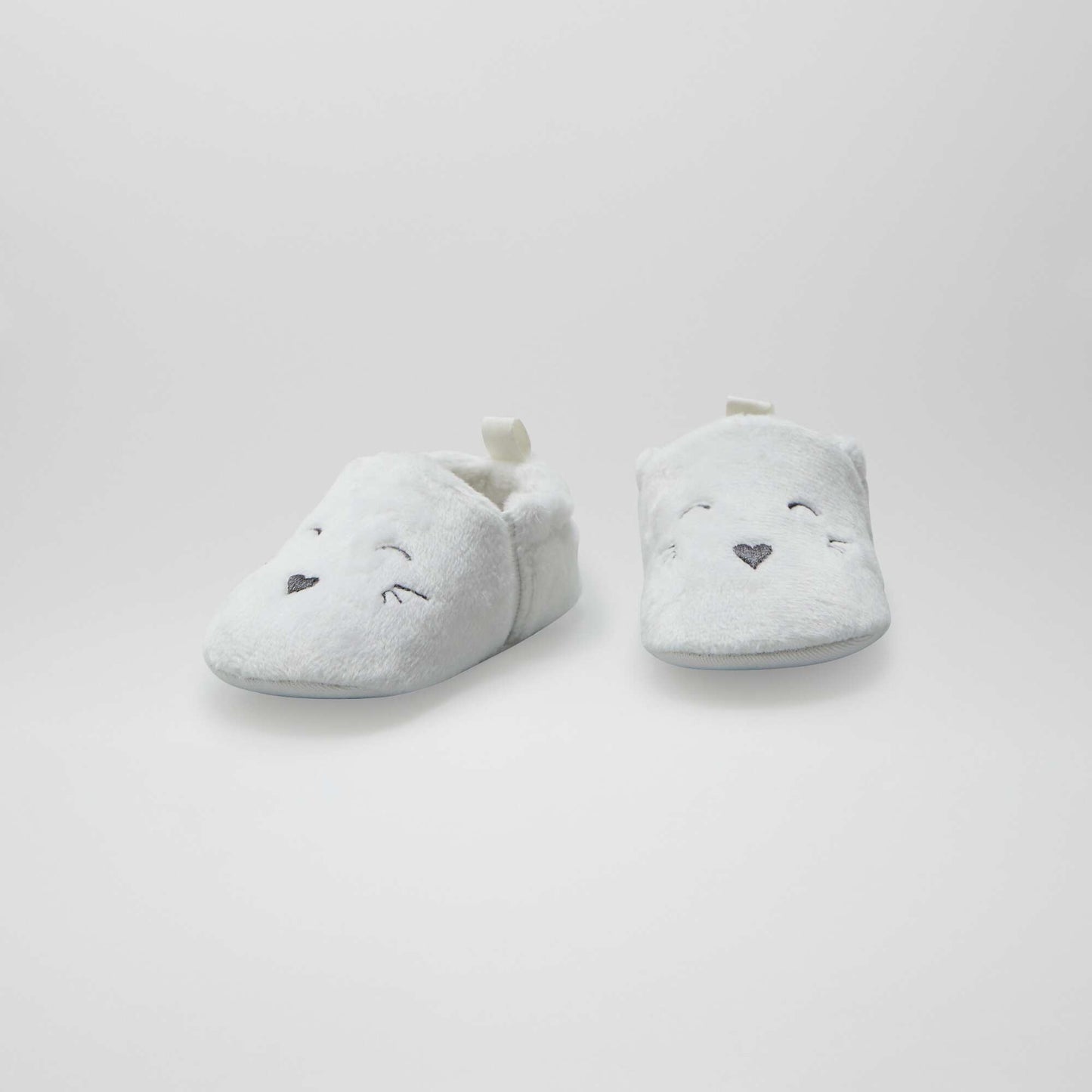 Chaussons en velours blanc