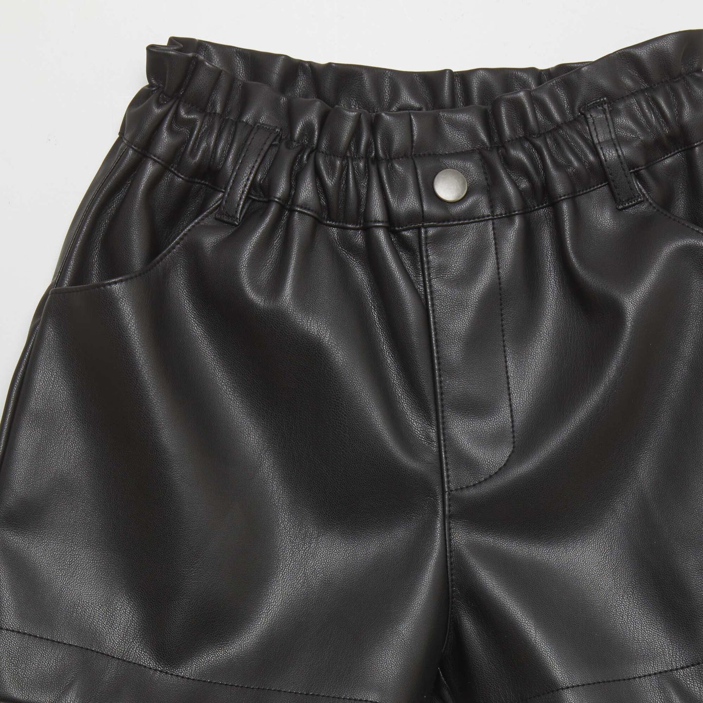 Short paperbag en simili noir