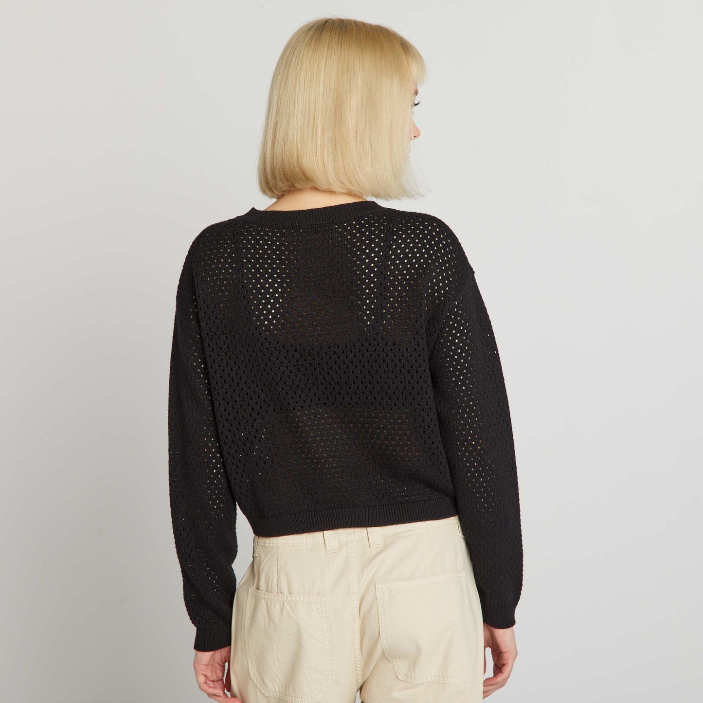 Pull en maille ajour e   col rond noir