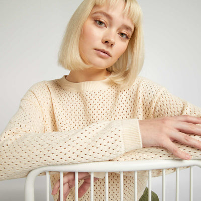 Pull en maille ajour e col rond Beige