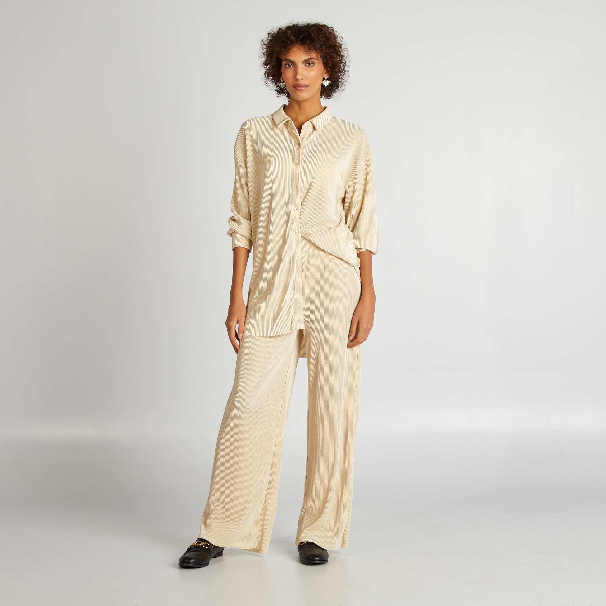 Chemise longue en maille pliss e Beige