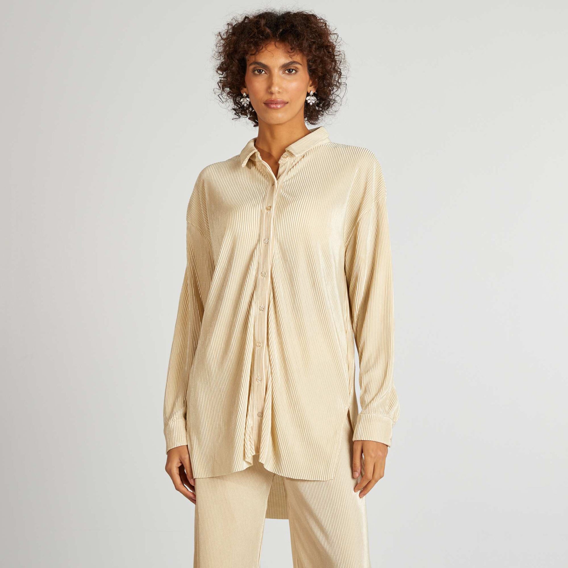 Chemise longue en maille pliss e Beige
