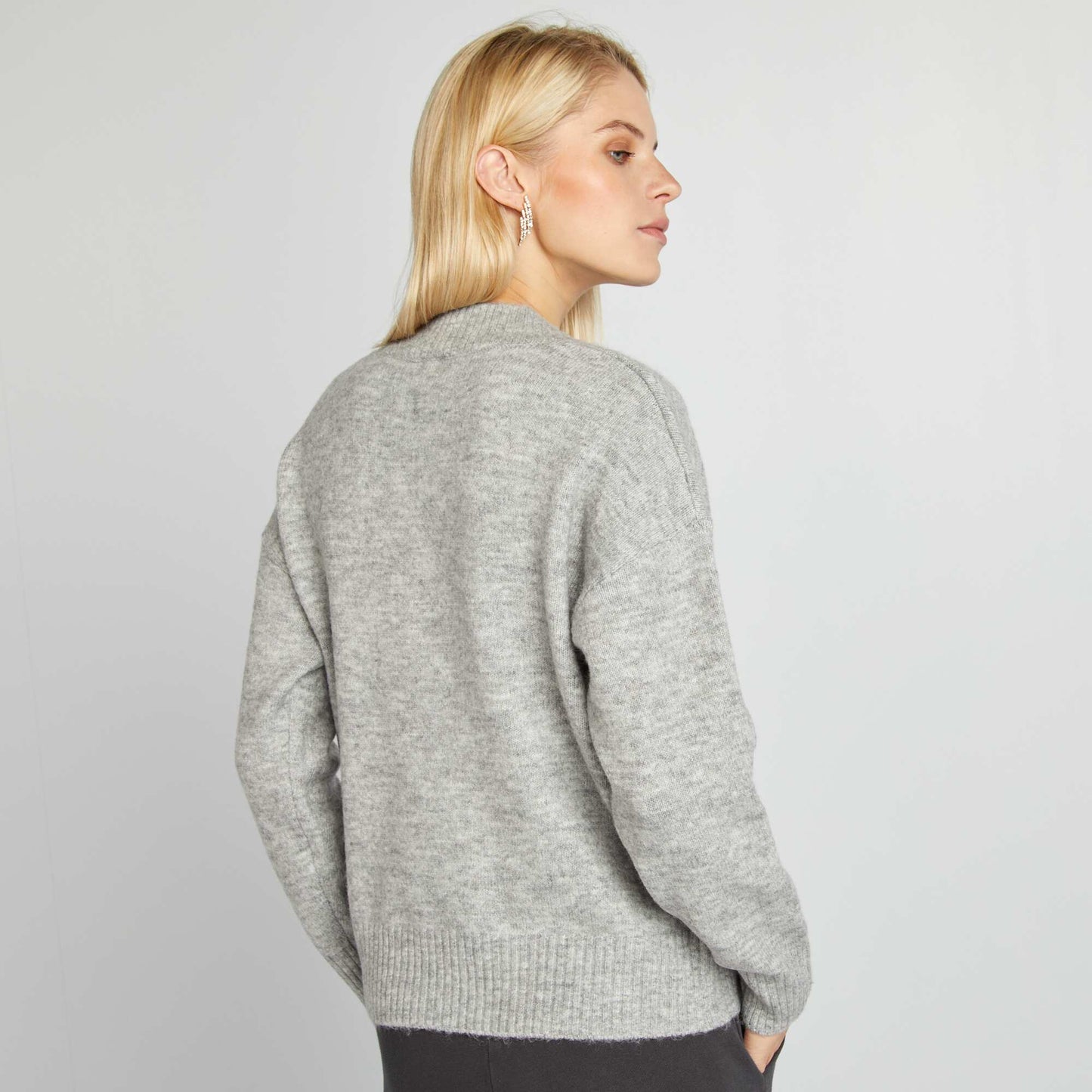 Pull en maille à col V Gris