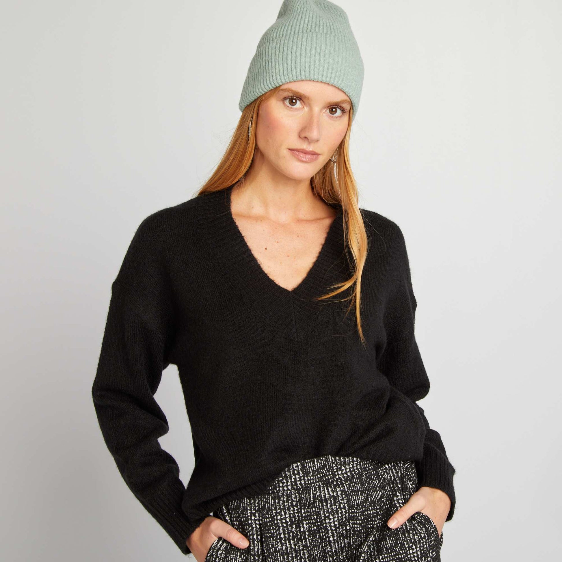 Pull en maille col V noir