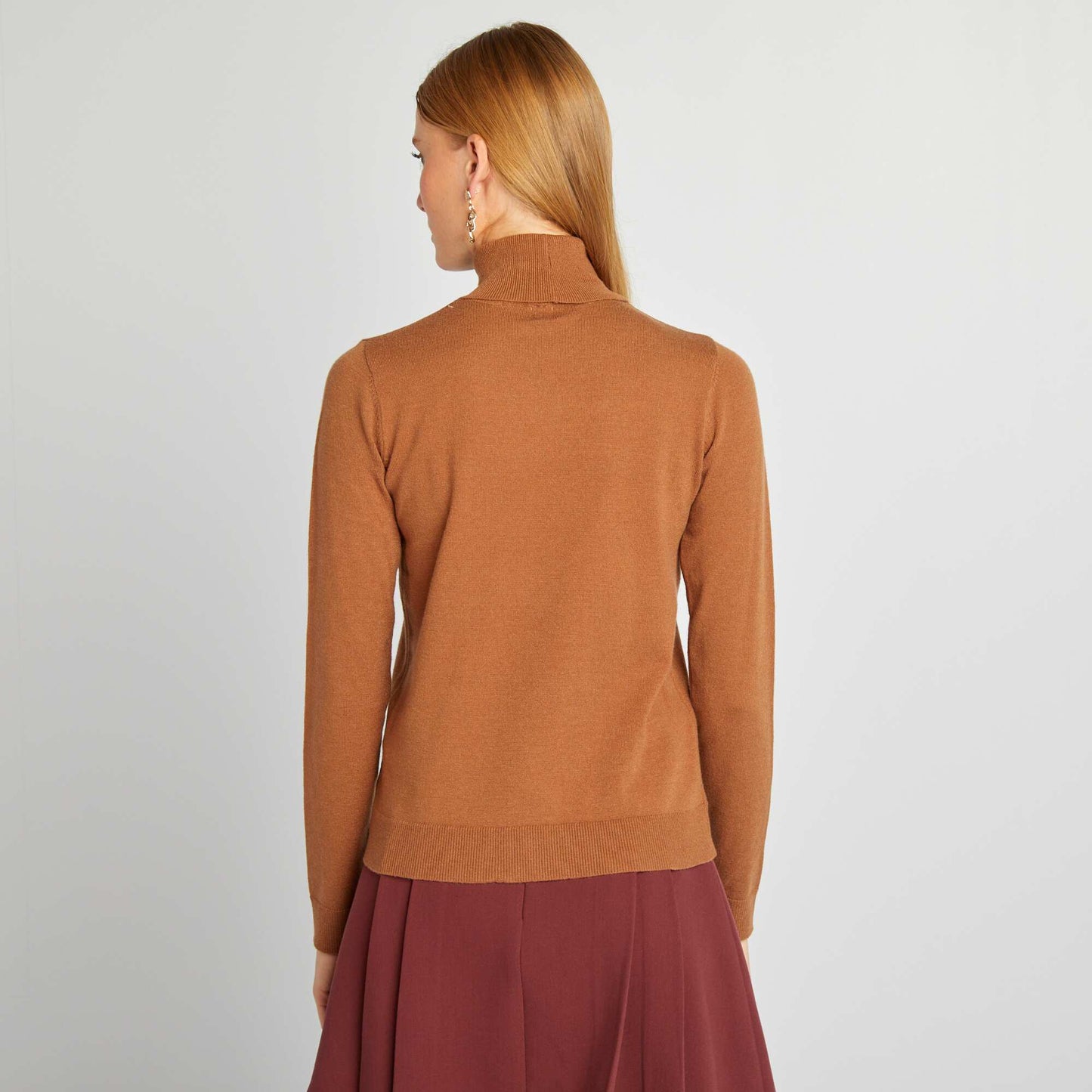 Pull en maille fine col roulé Marron