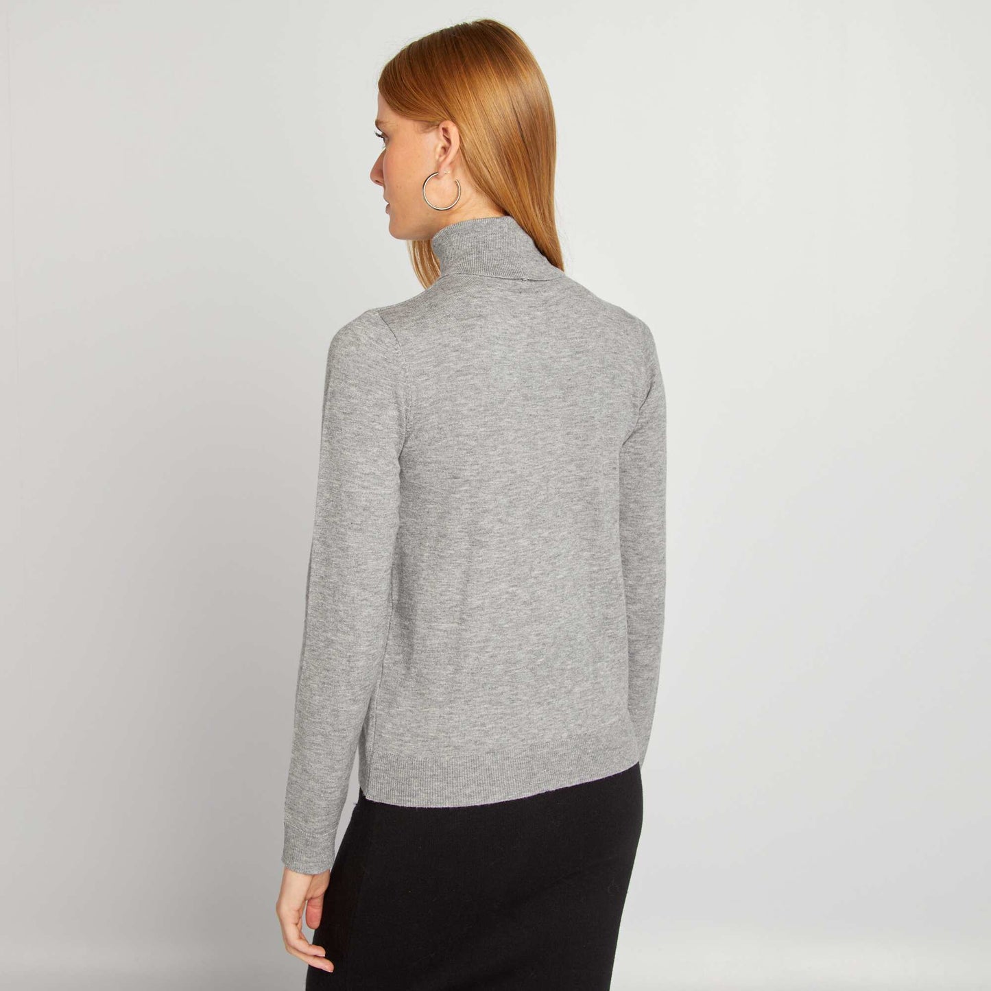 Pull en maille fine col roulé Gris