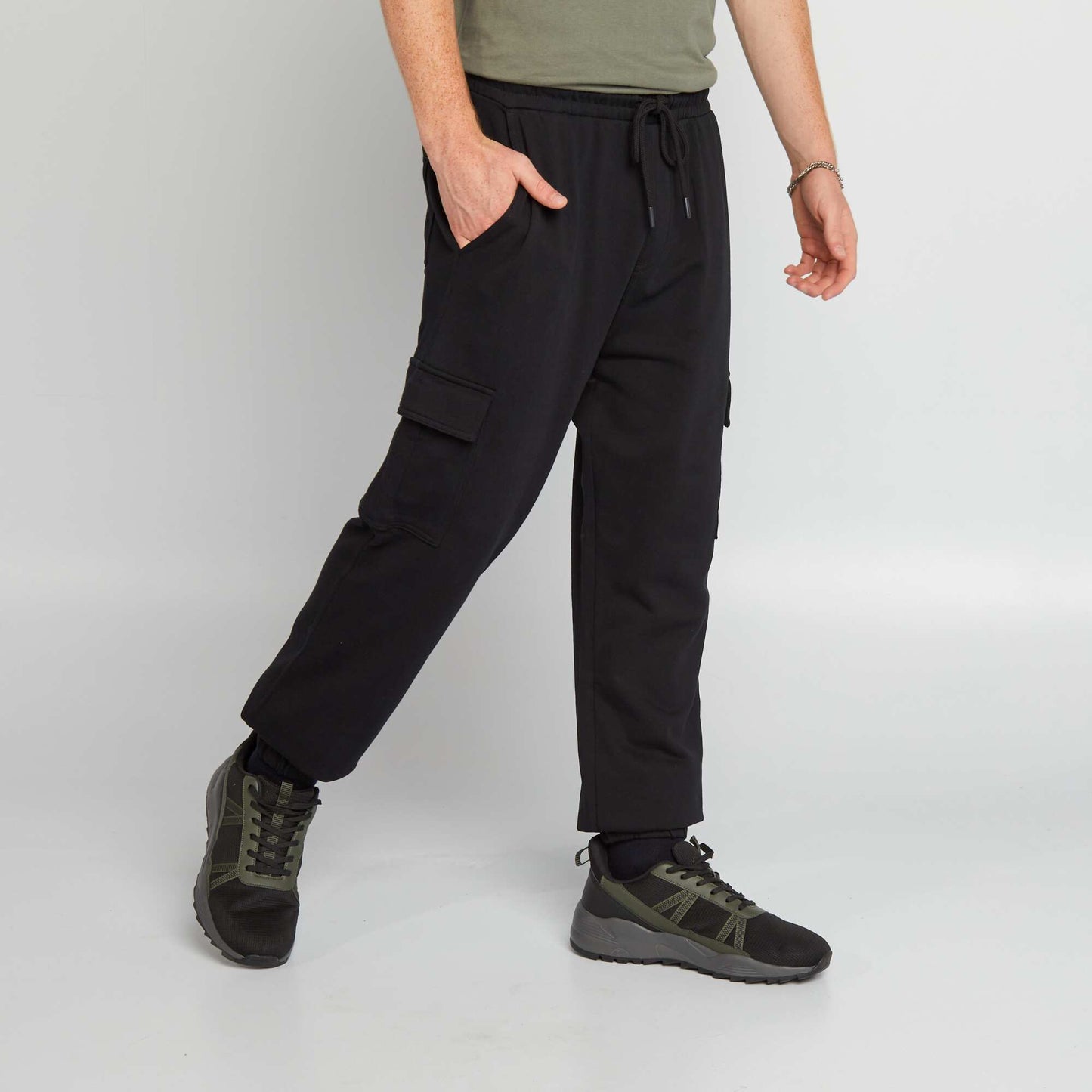 Pantalon de jogging avec poches sur les c t s noir