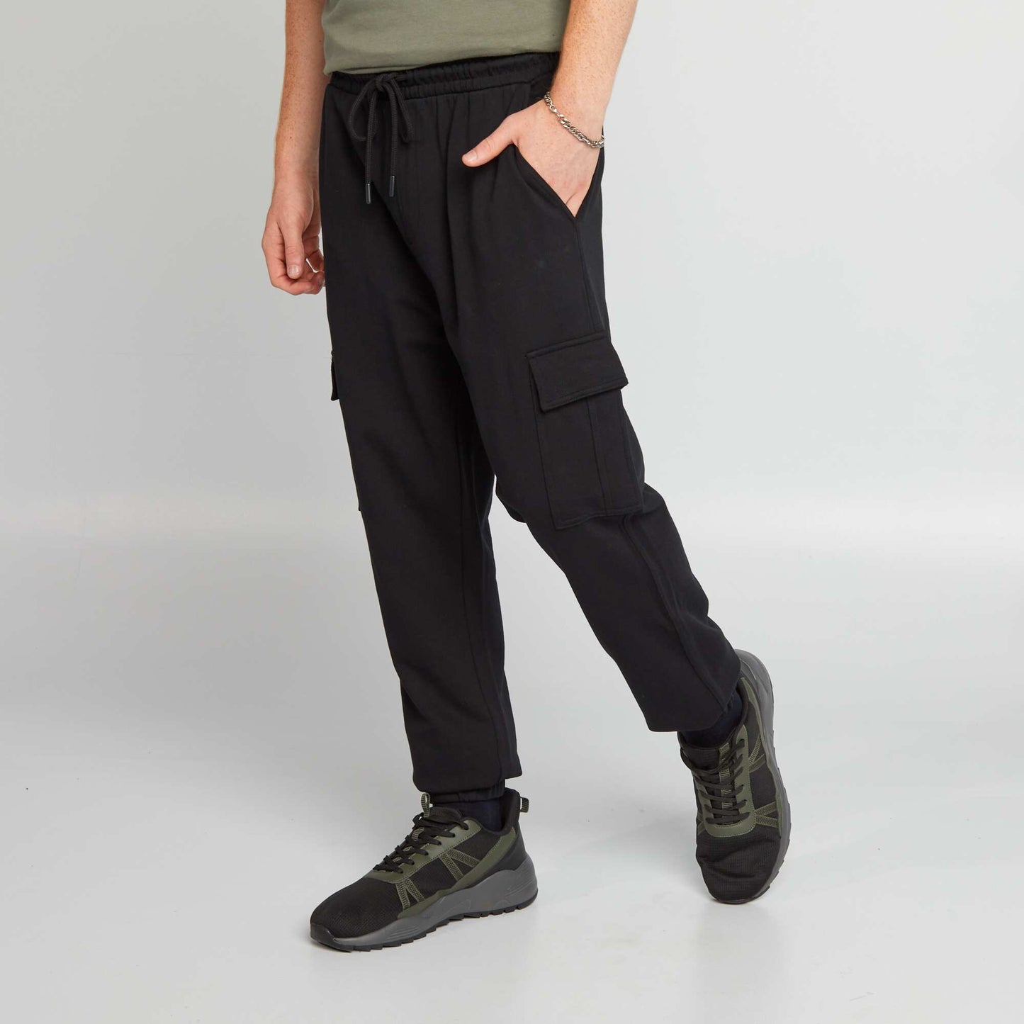 Pantalon de jogging avec poches sur les c t s noir