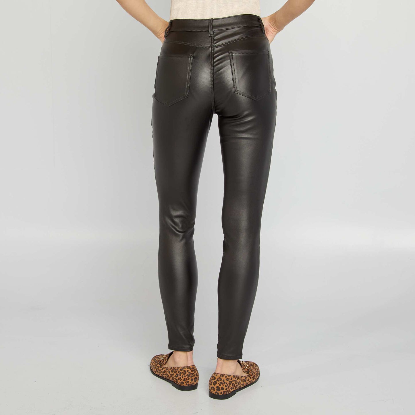 Pantalon en simili noir