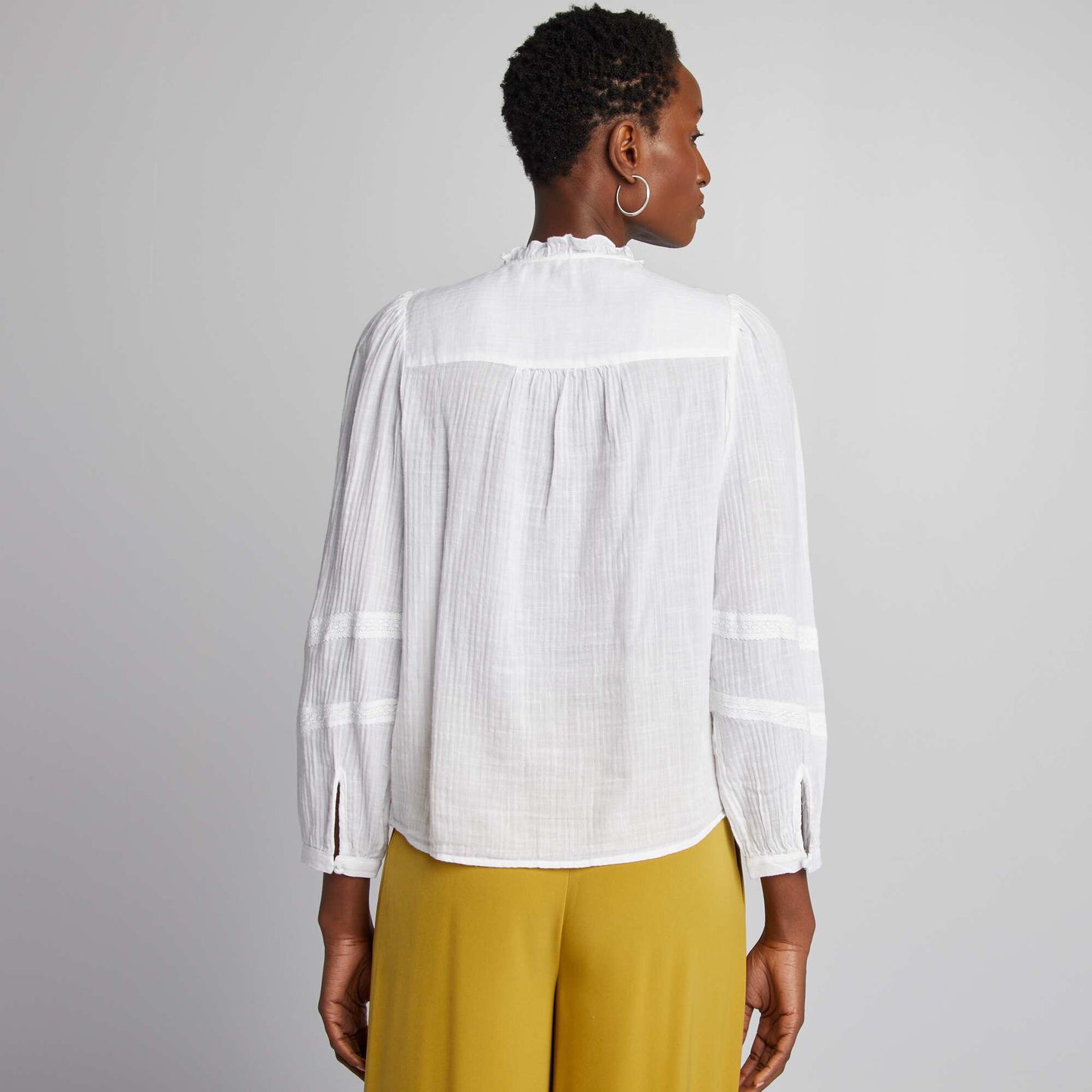 Blouse l g re   manches longues blanc