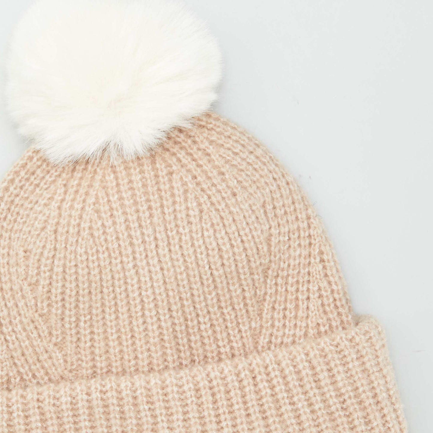Bonnet en maille c tel e avec pompon Marron