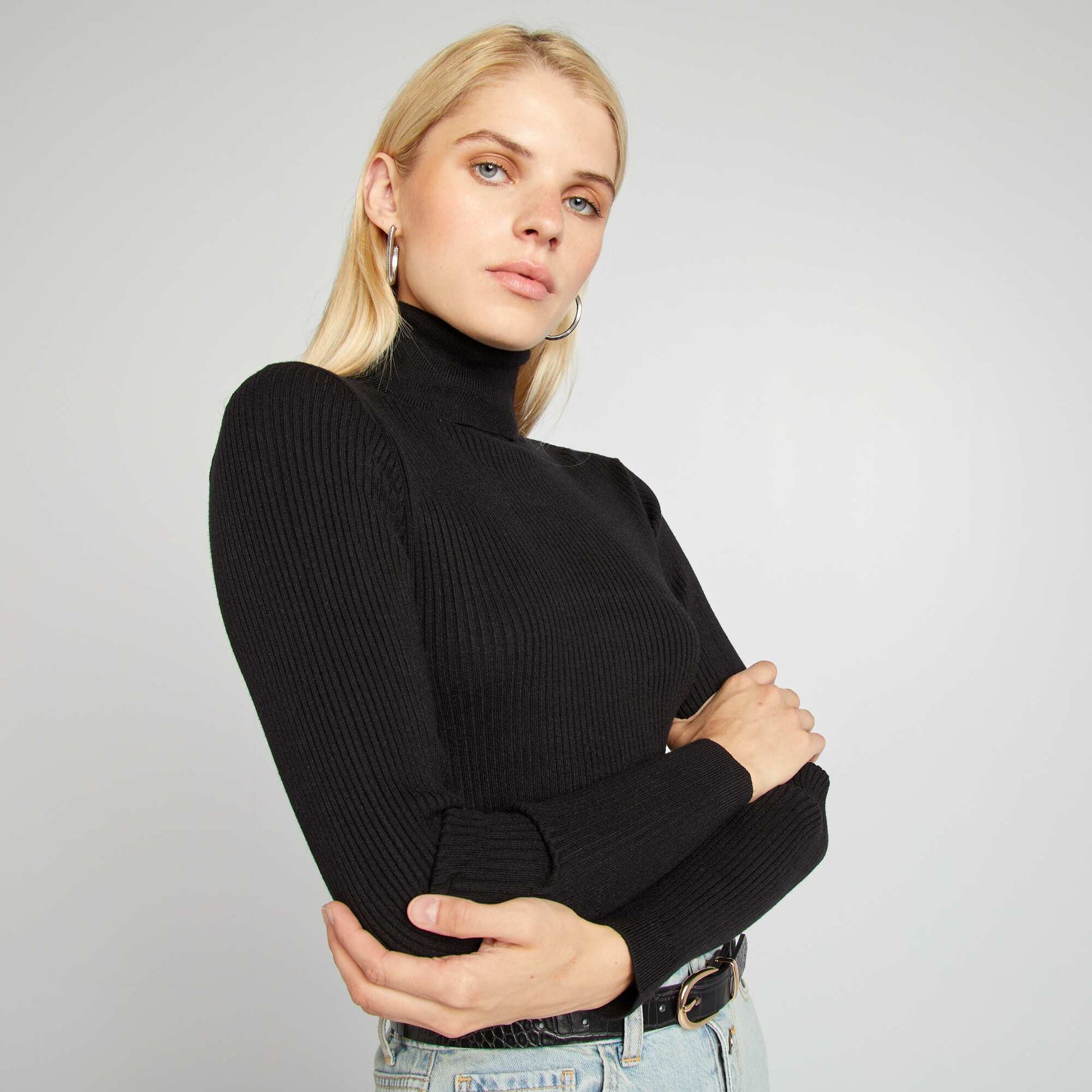 Pull col roul en maille c tel e noir