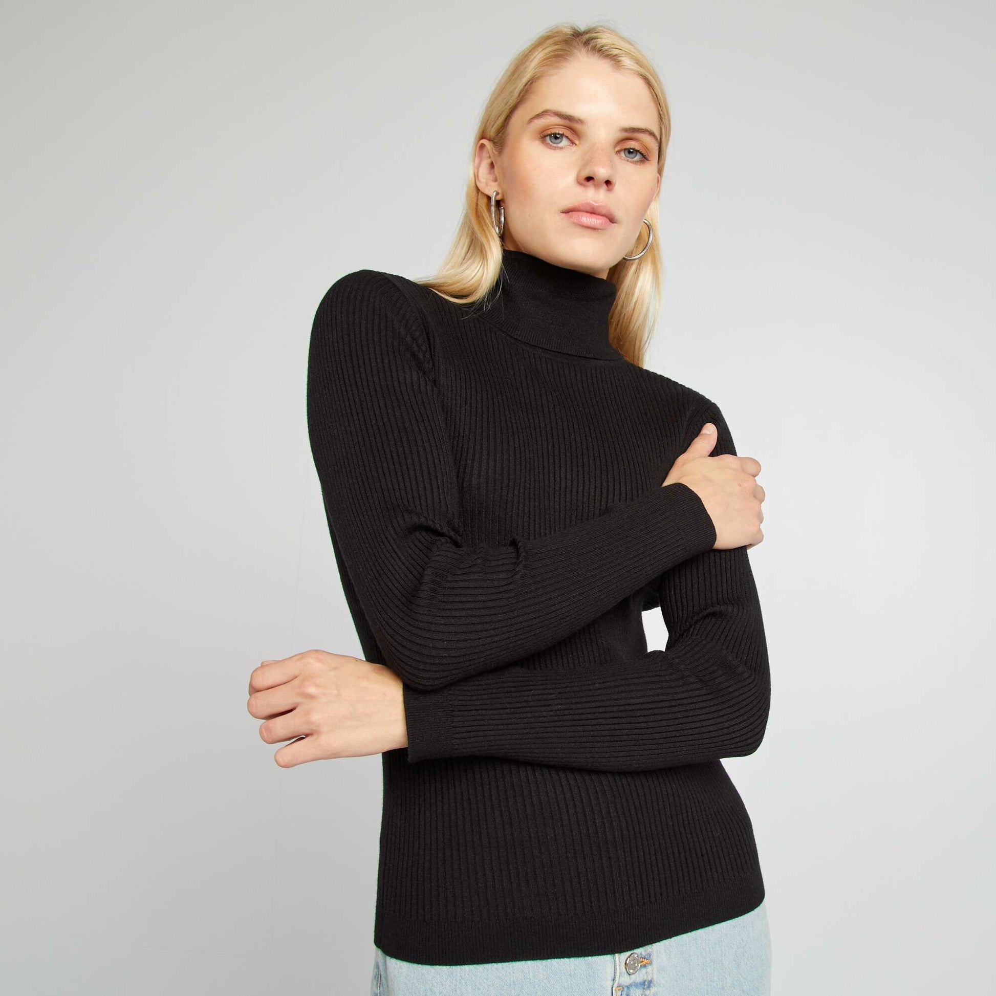Pull col roul en maille c tel e noir