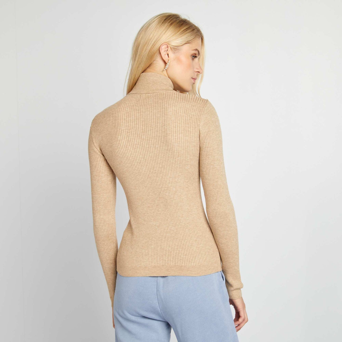 Pull col roulé en maille côtelée Beige