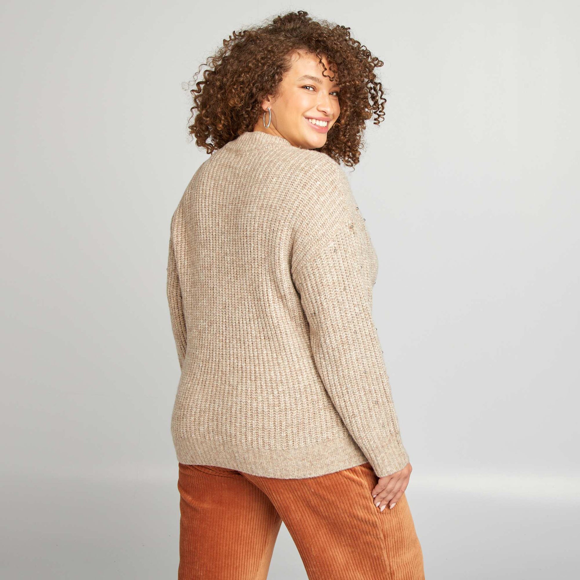 Pull en maille tricot avec perles fantaisies Beige