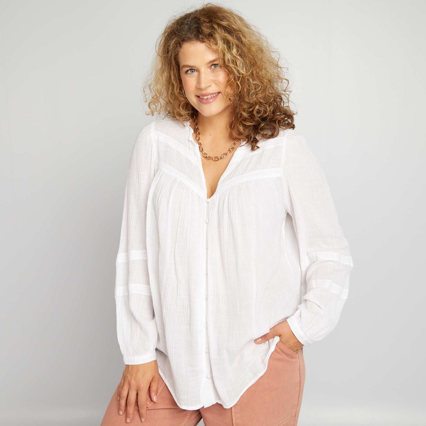 Blouse en maille cr pe avec empi cement dentelle blanc