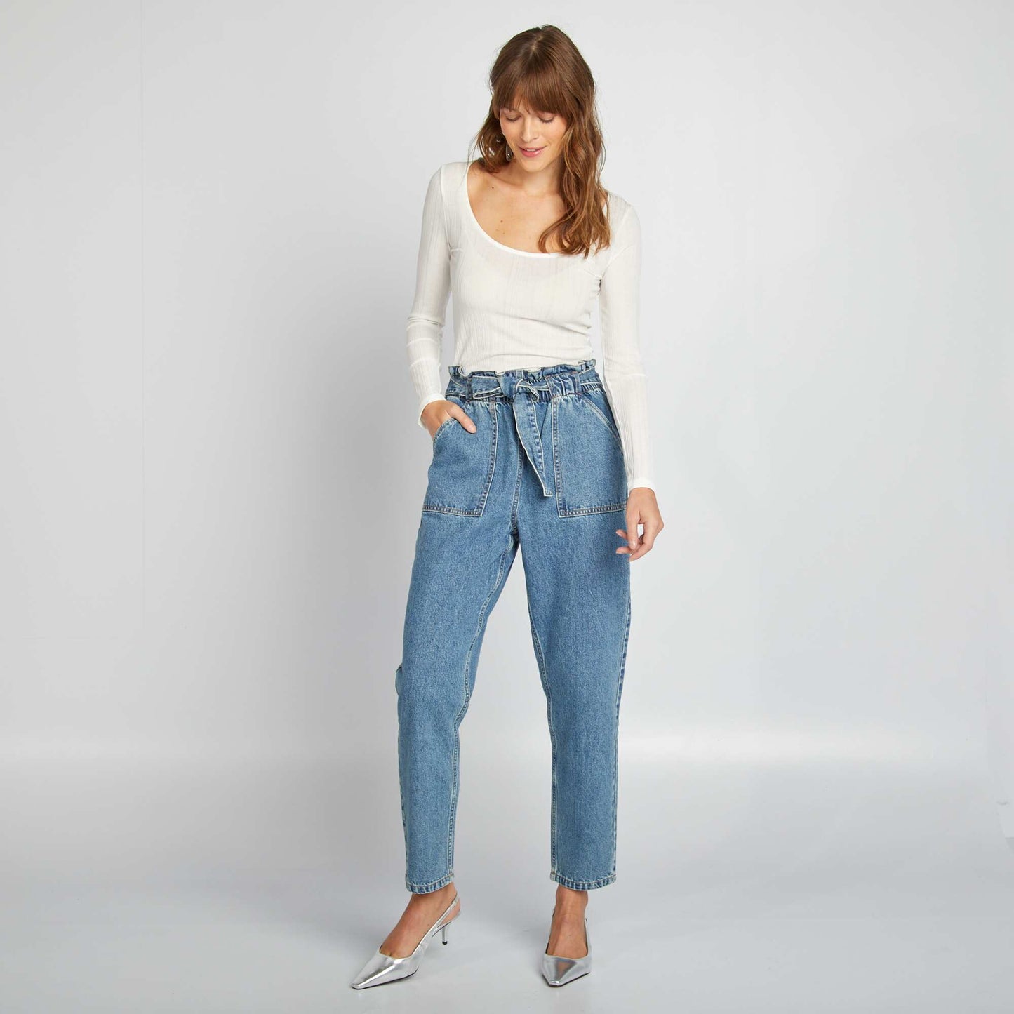 Pantalon denim mom avec ceinture à nouer Brut