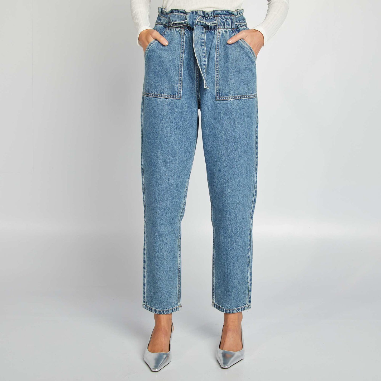 Pantalon denim mom avec ceinture à nouer Brut