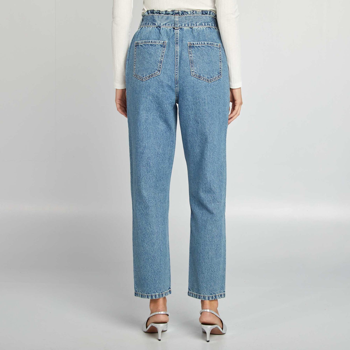 Pantalon denim mom avec ceinture à nouer Brut