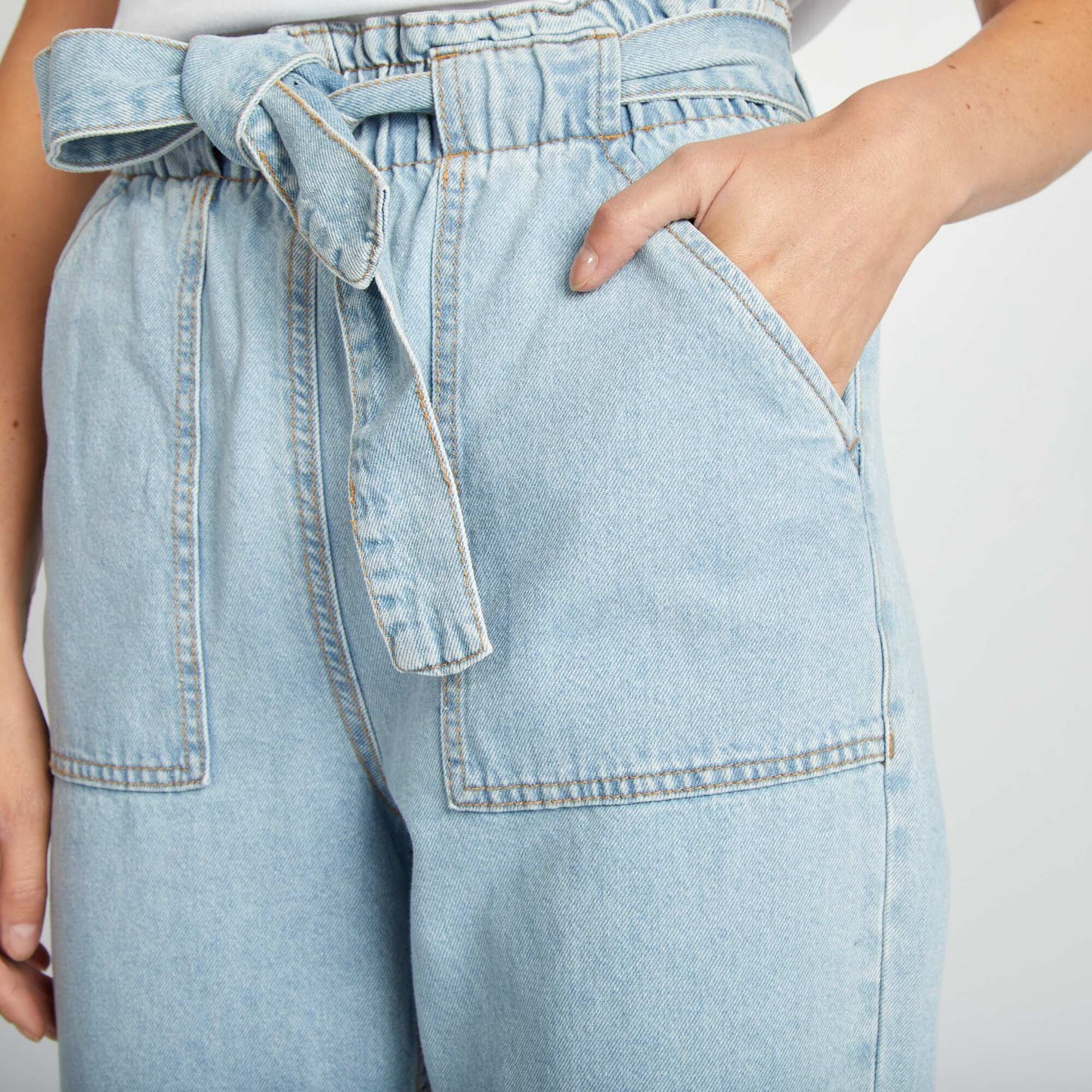 Pantalon denim mom avec ceinture à nouer Triple stone