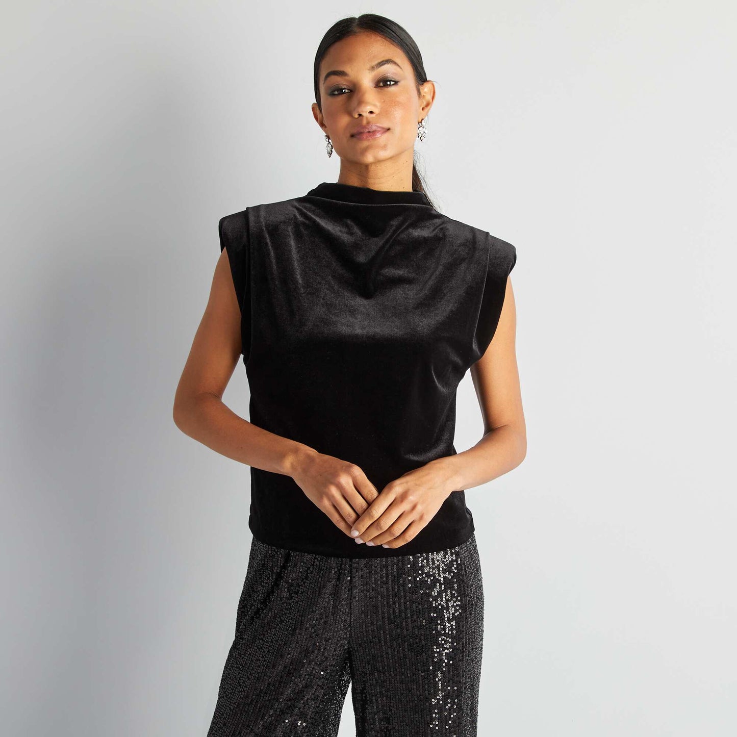 T-shirt sans manches avec paulettes en velours noir