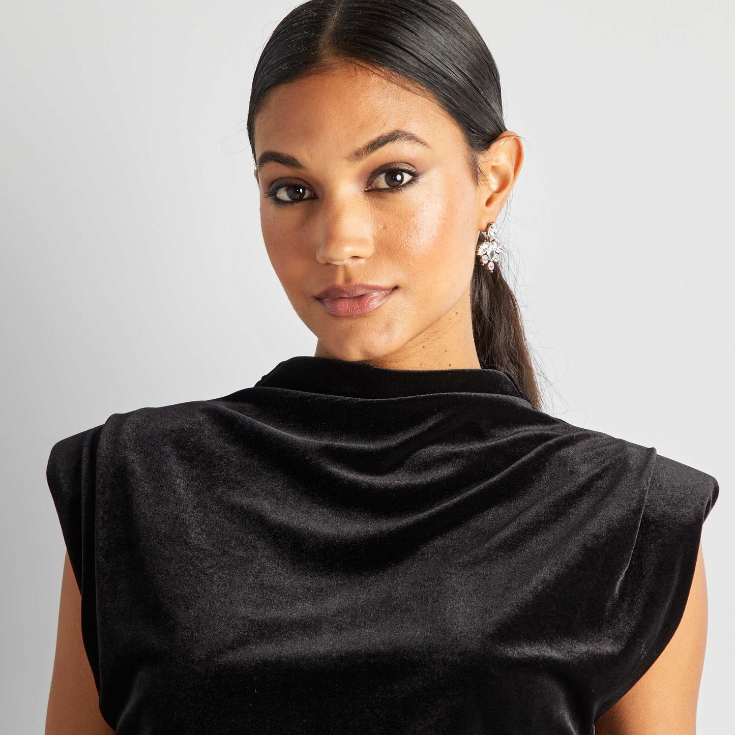 T-shirt sans manches avec paulettes en velours noir