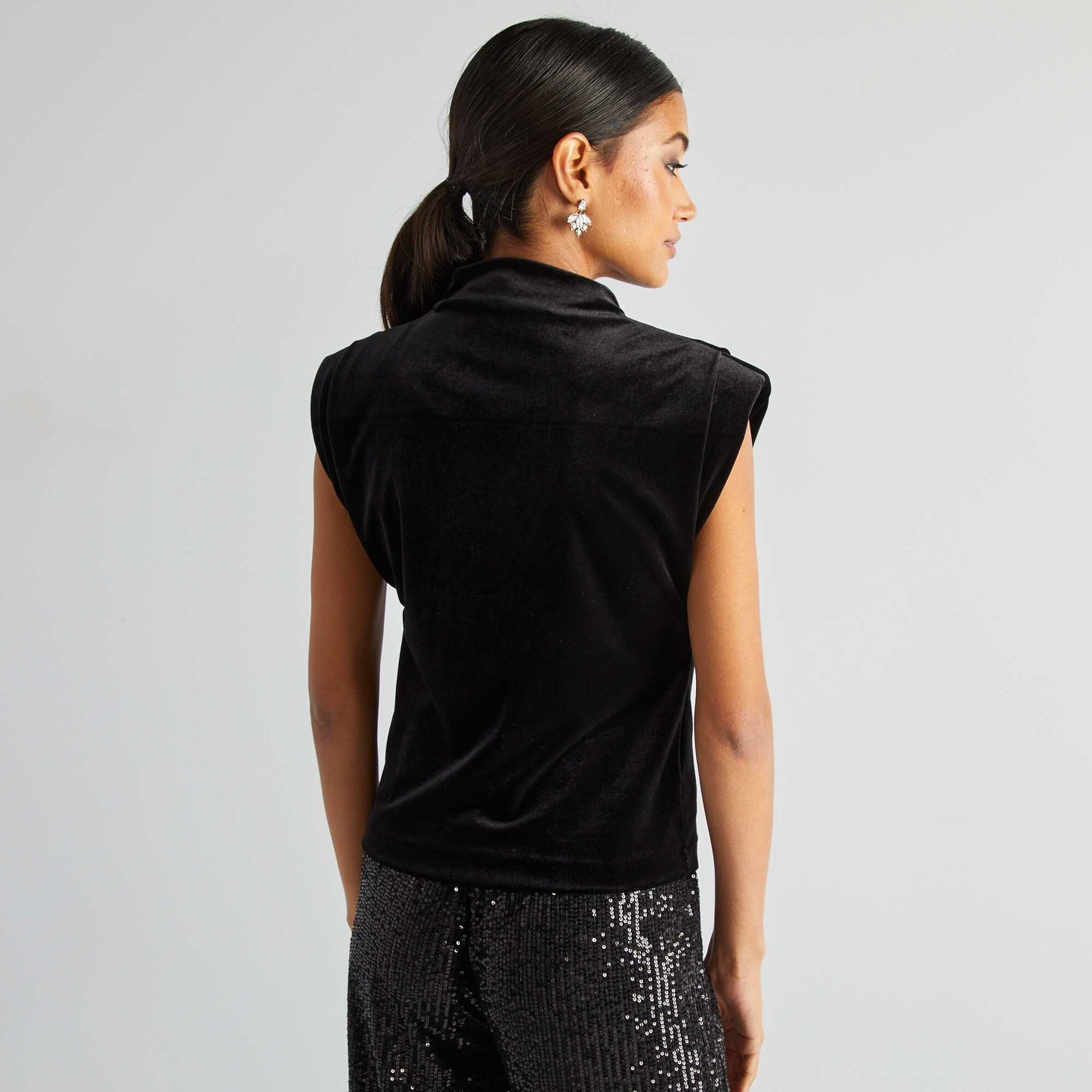 T-shirt sans manches avec paulettes en velours noir