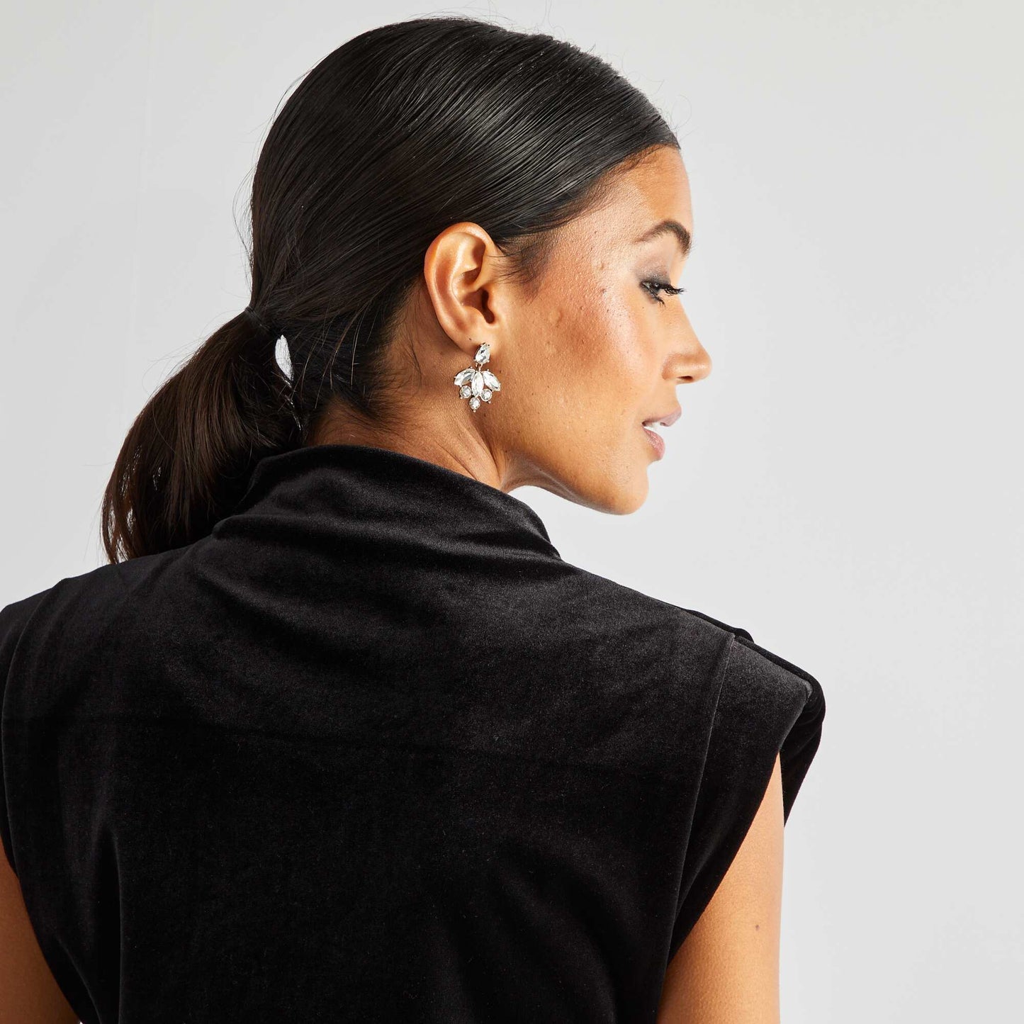 T-shirt sans manches avec paulettes en velours noir