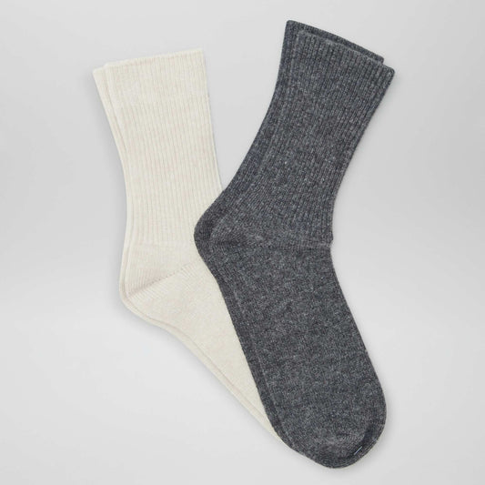 Chaussettes contenant de la laine Gris