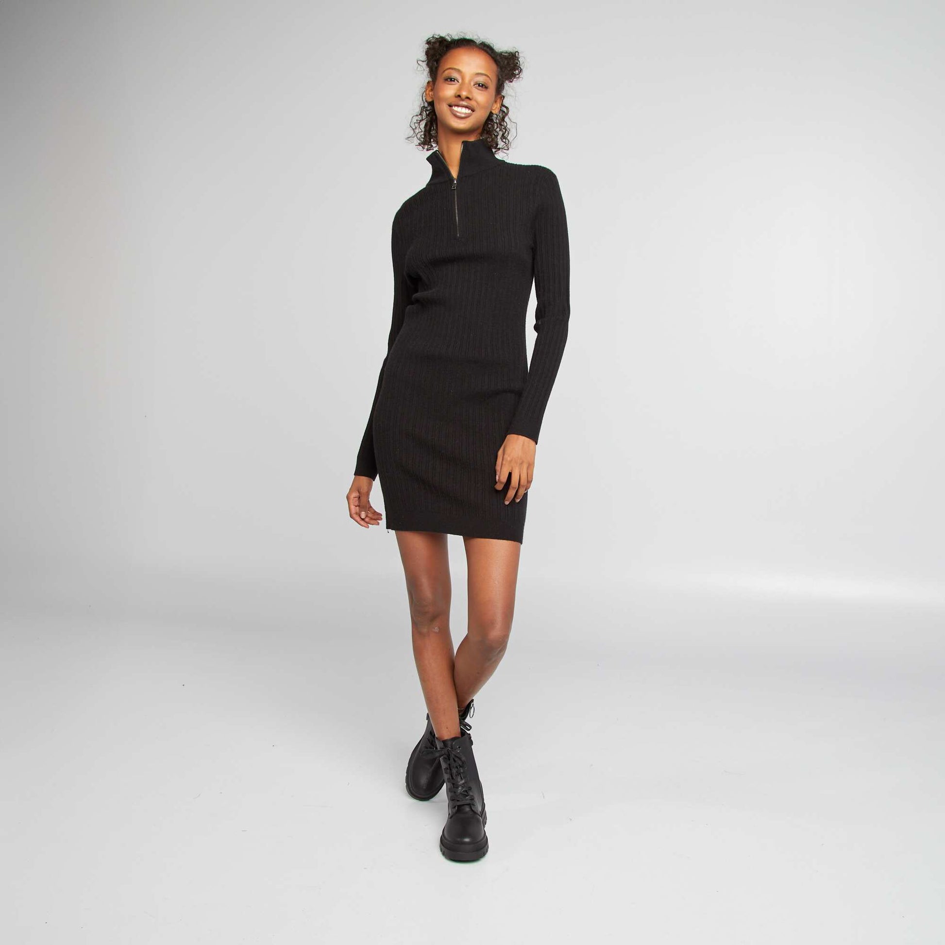 Robe pull moulante avec col zippé noir