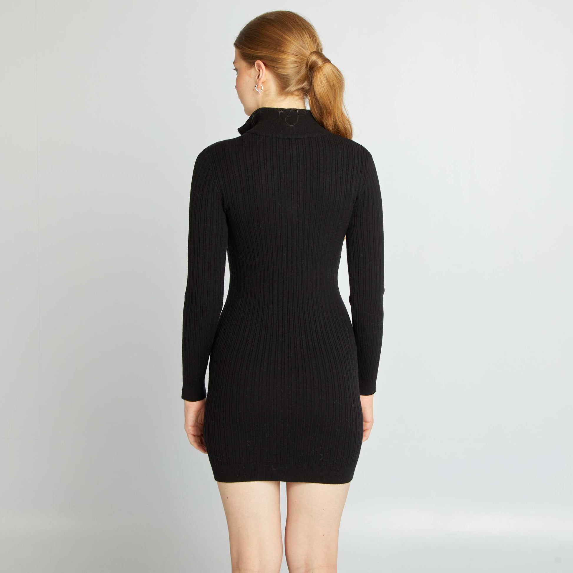 Robe pull moulante avec col zippé noir