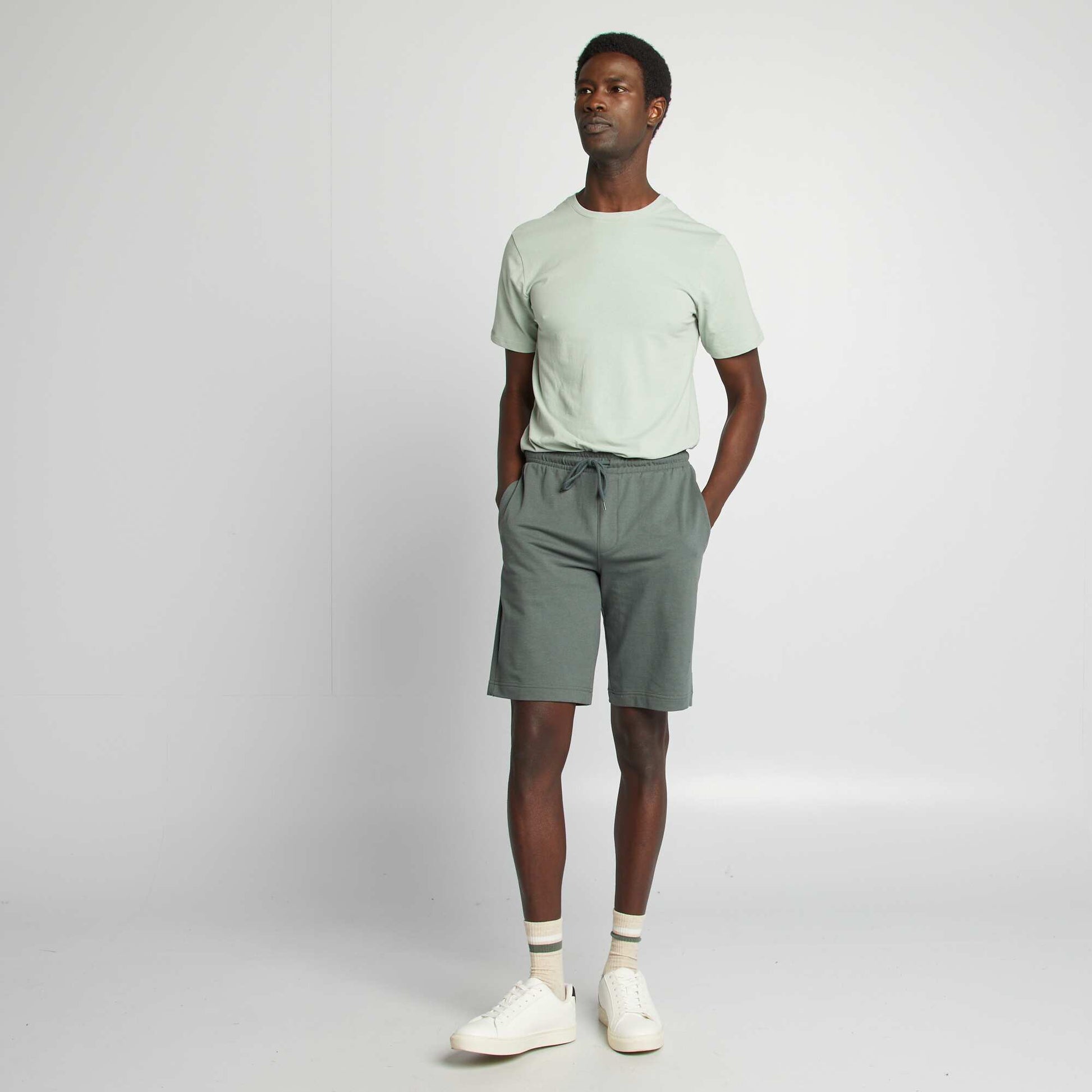 Short de sport style jogger VERT FONCé