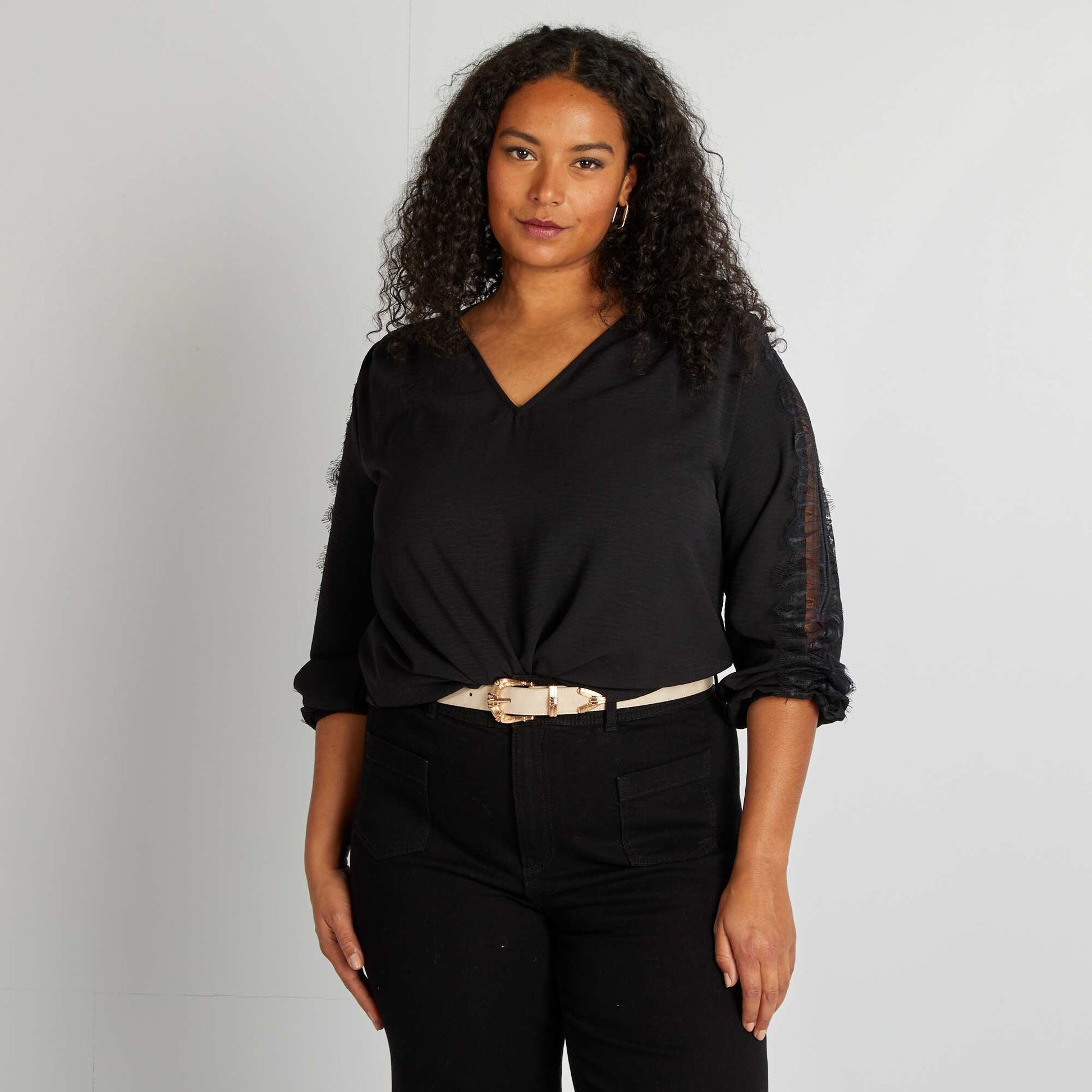 Blouse avec dentelles sur les manches noir
