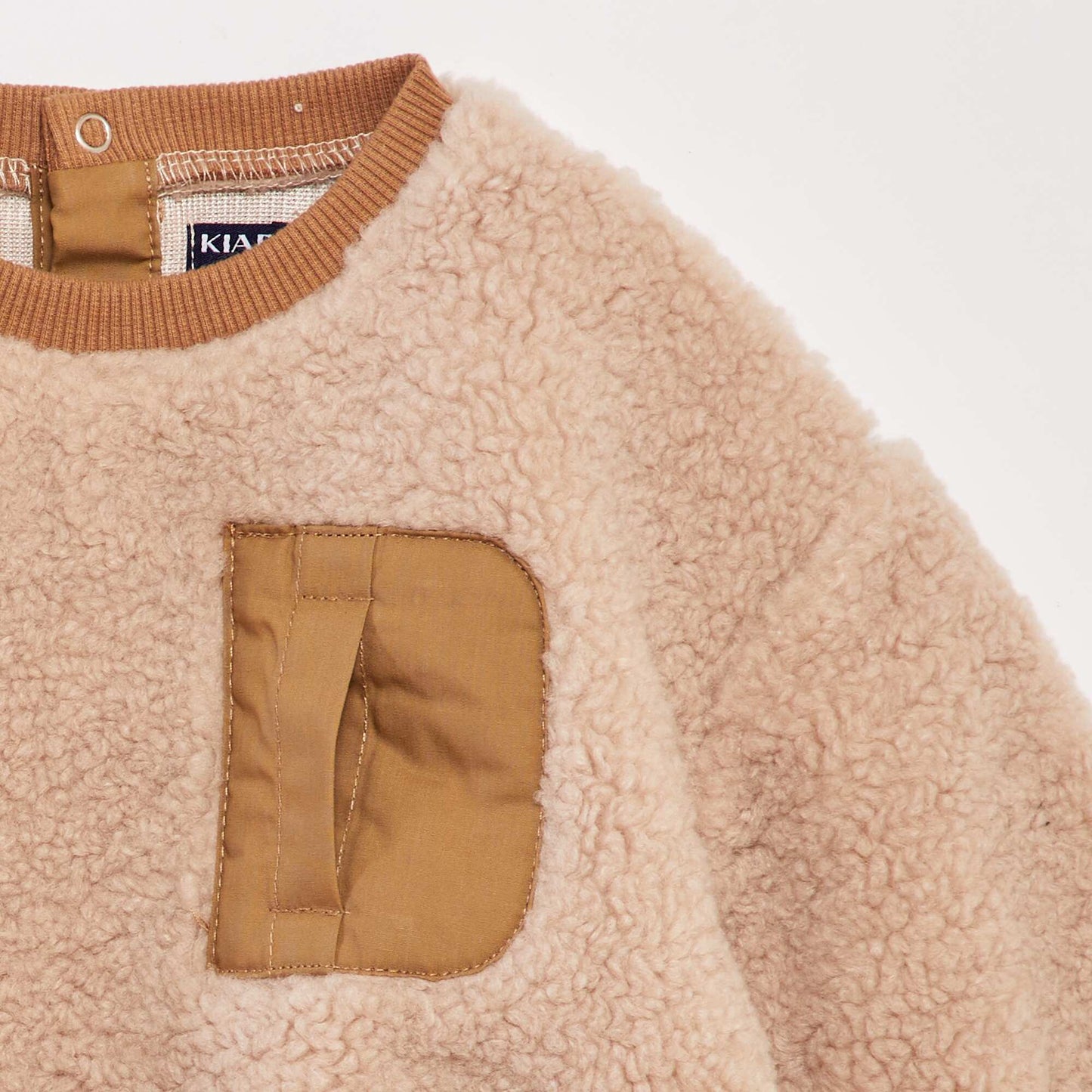 Sweat en sherpa avec poche poitrine Beige