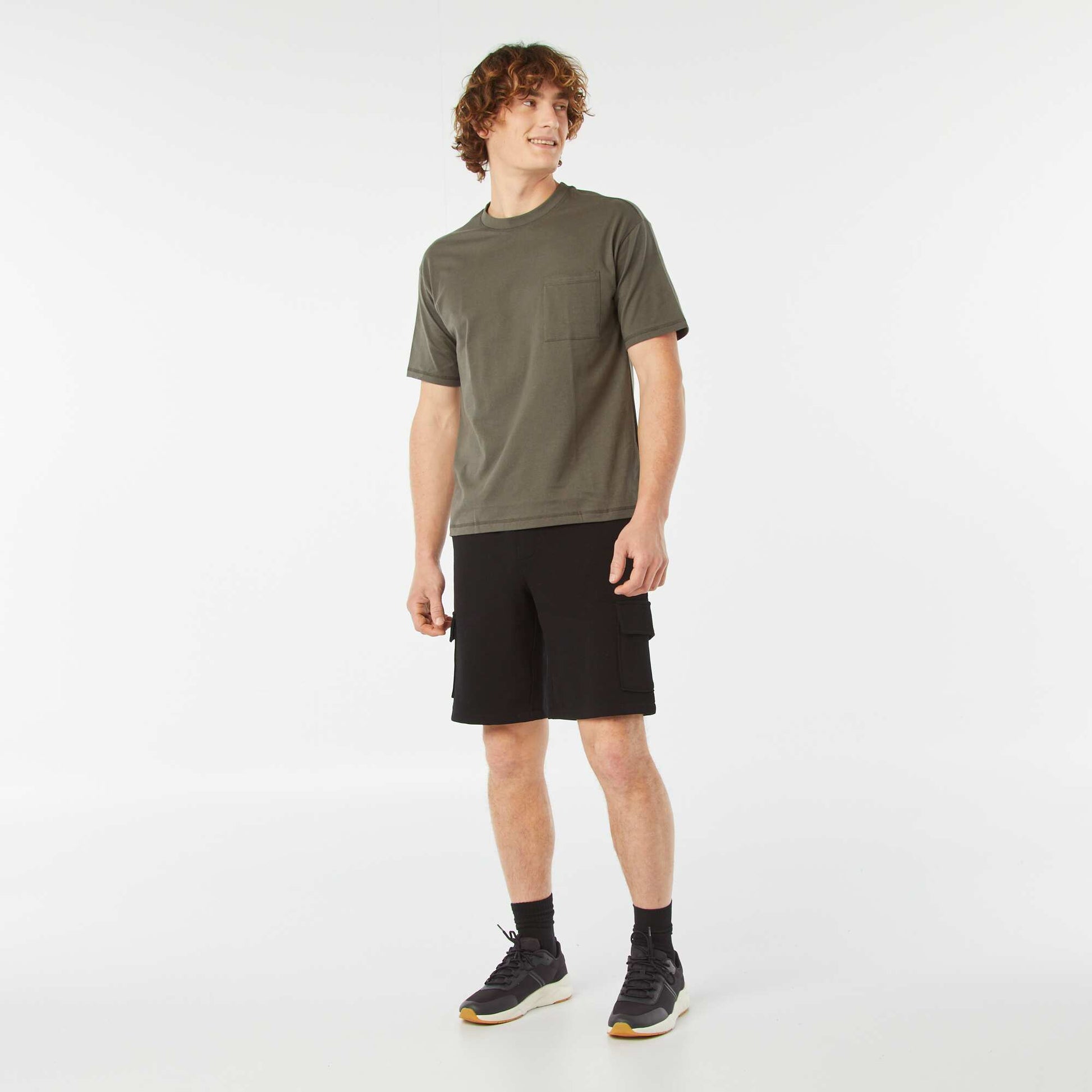 T-shirt uni avec poche poitrine KAKI