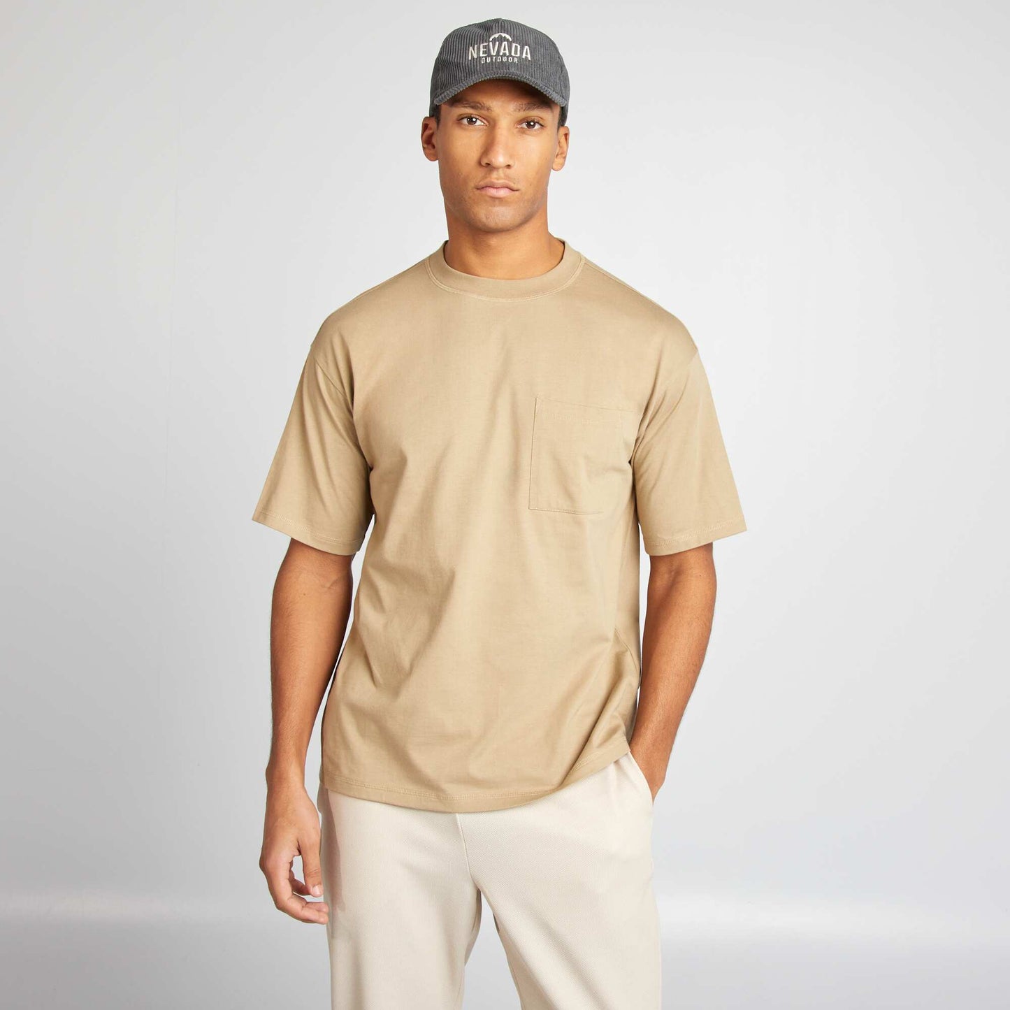 T-shirt uni avec poche poitrine Beige