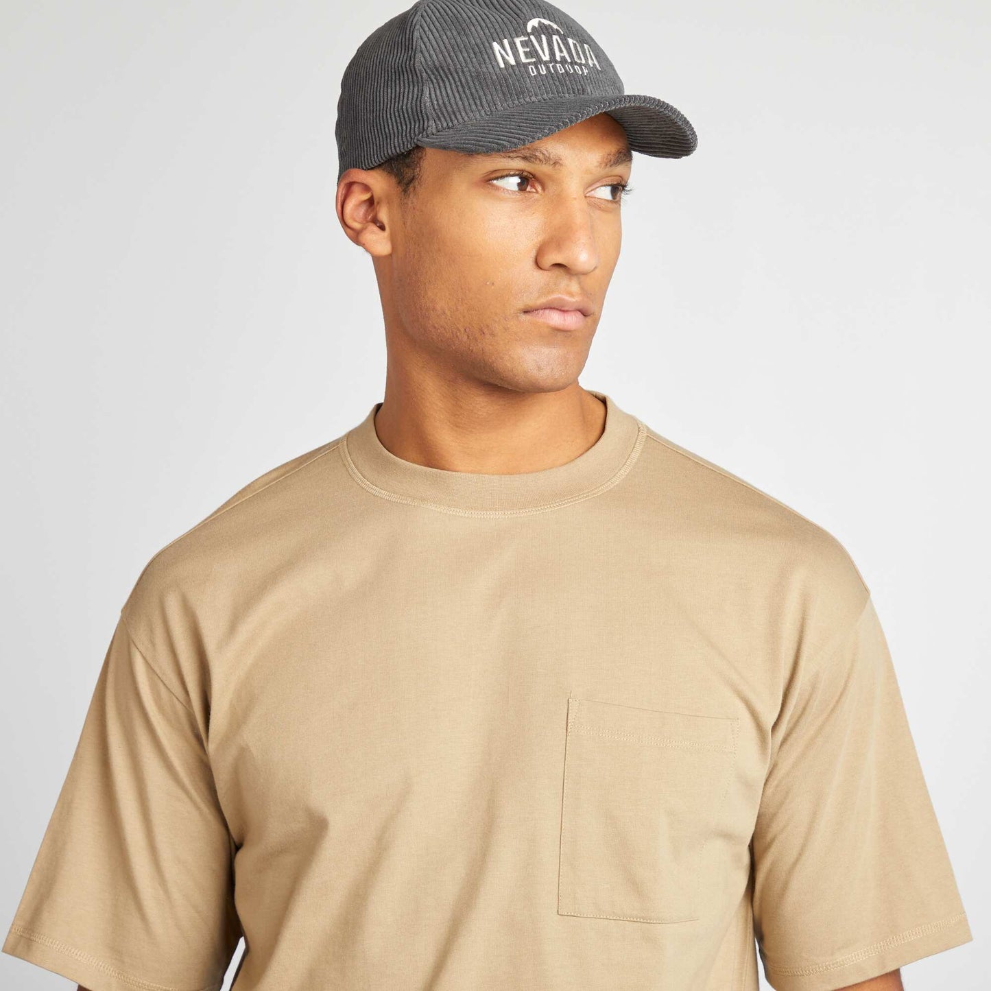 T-shirt uni avec poche poitrine Beige